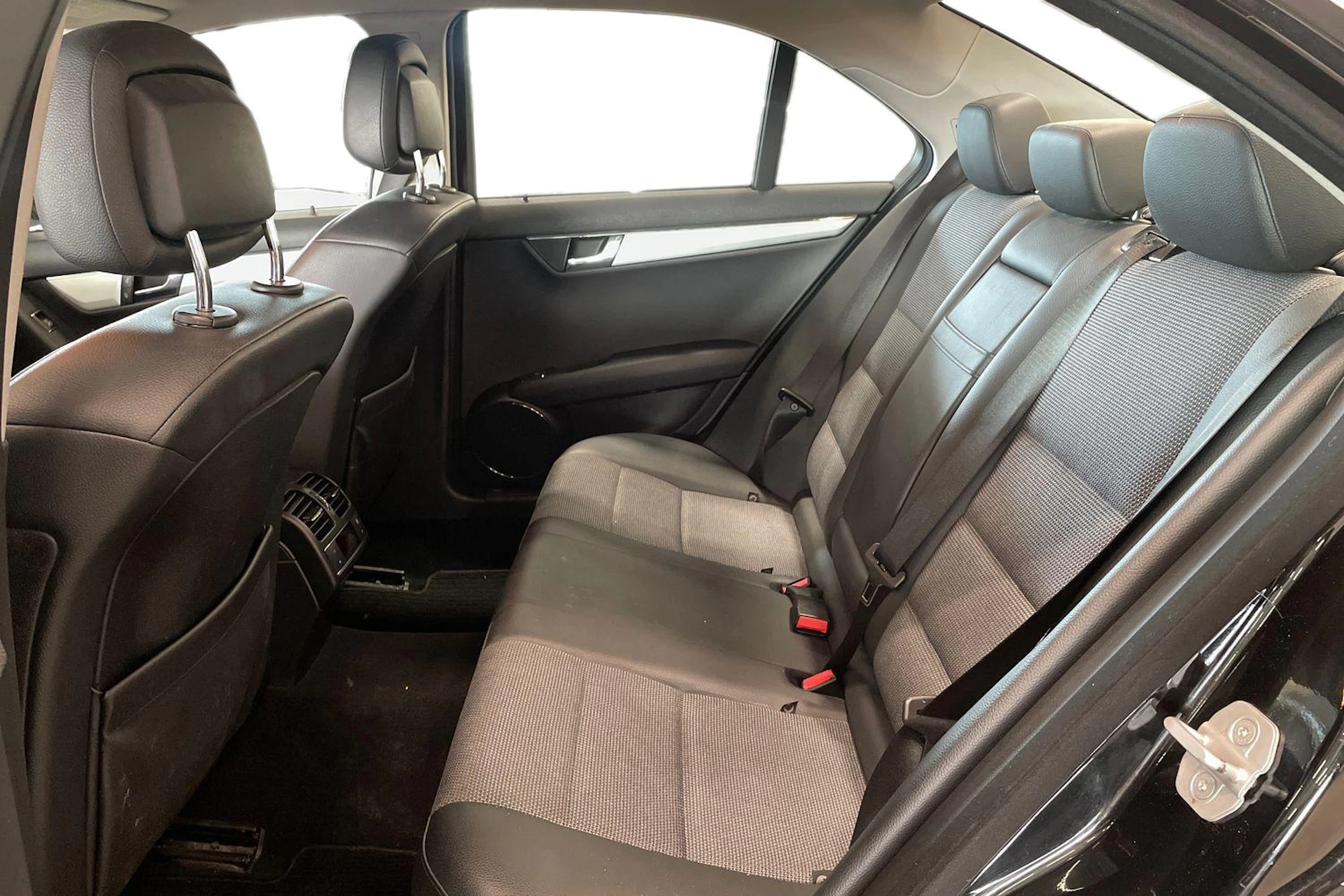 musta Mercedes-Benz C 2007 kuva 8.