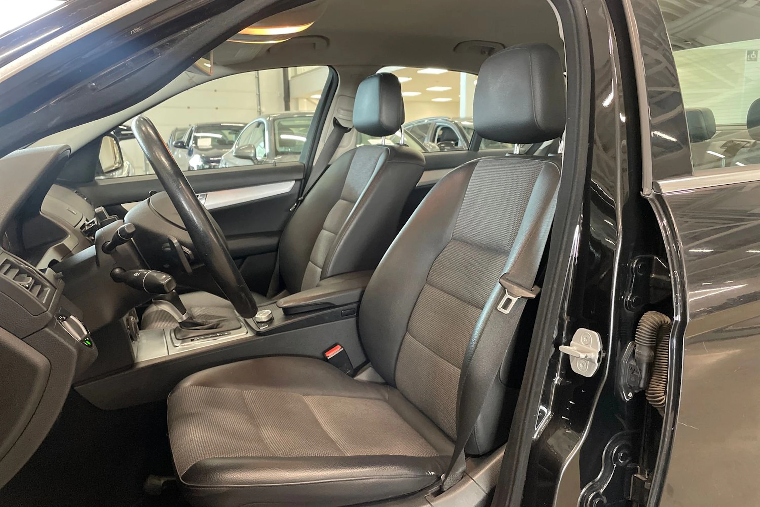 musta Mercedes-Benz C 2007 kuva 11.