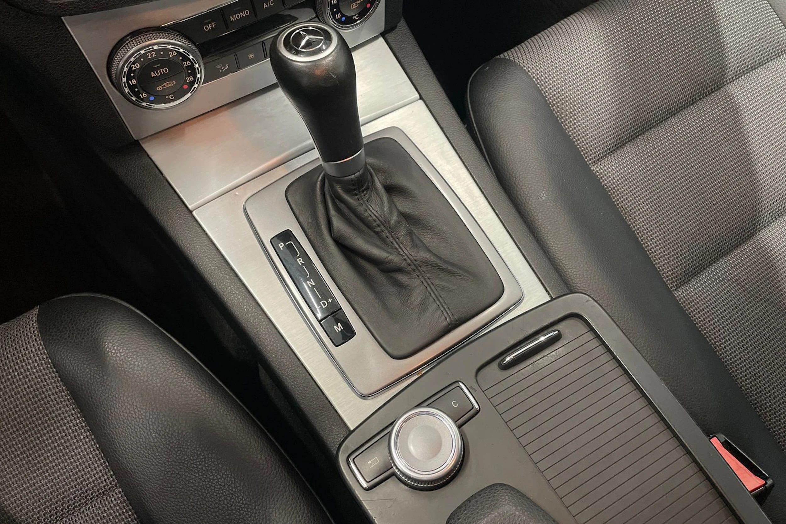 musta Mercedes-Benz C 2007 kuva 23.