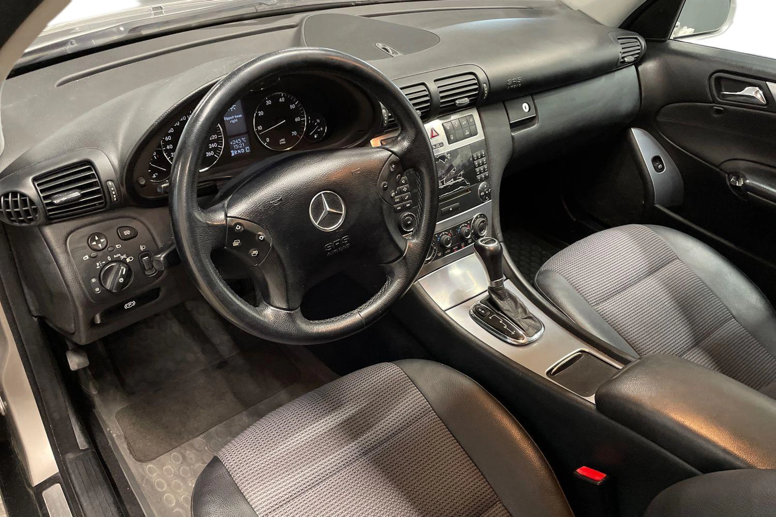 Harmaa Mercedes-Benz C 2007 kuva 6.