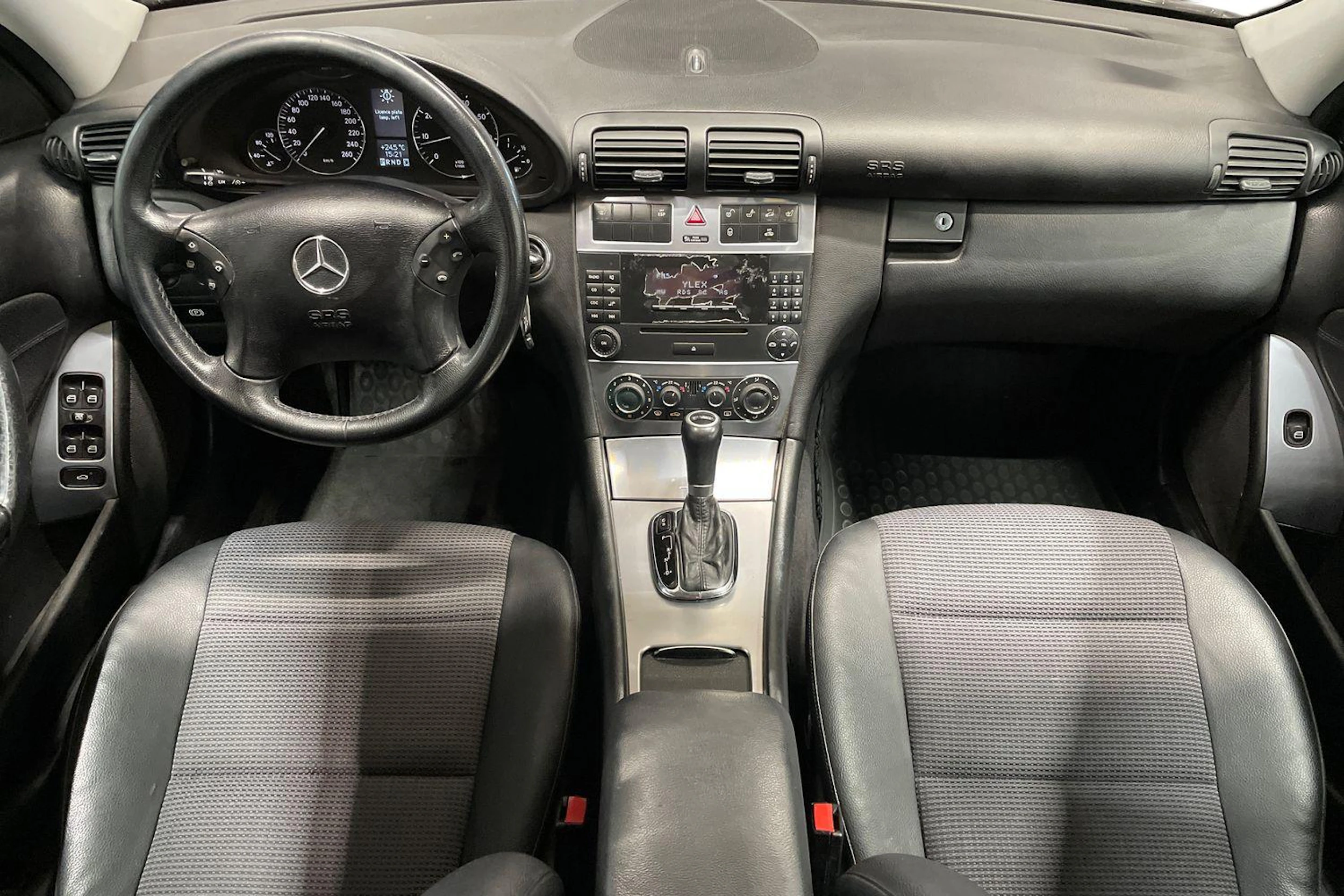 Harmaa Mercedes-Benz C 2007 kuva 7.
