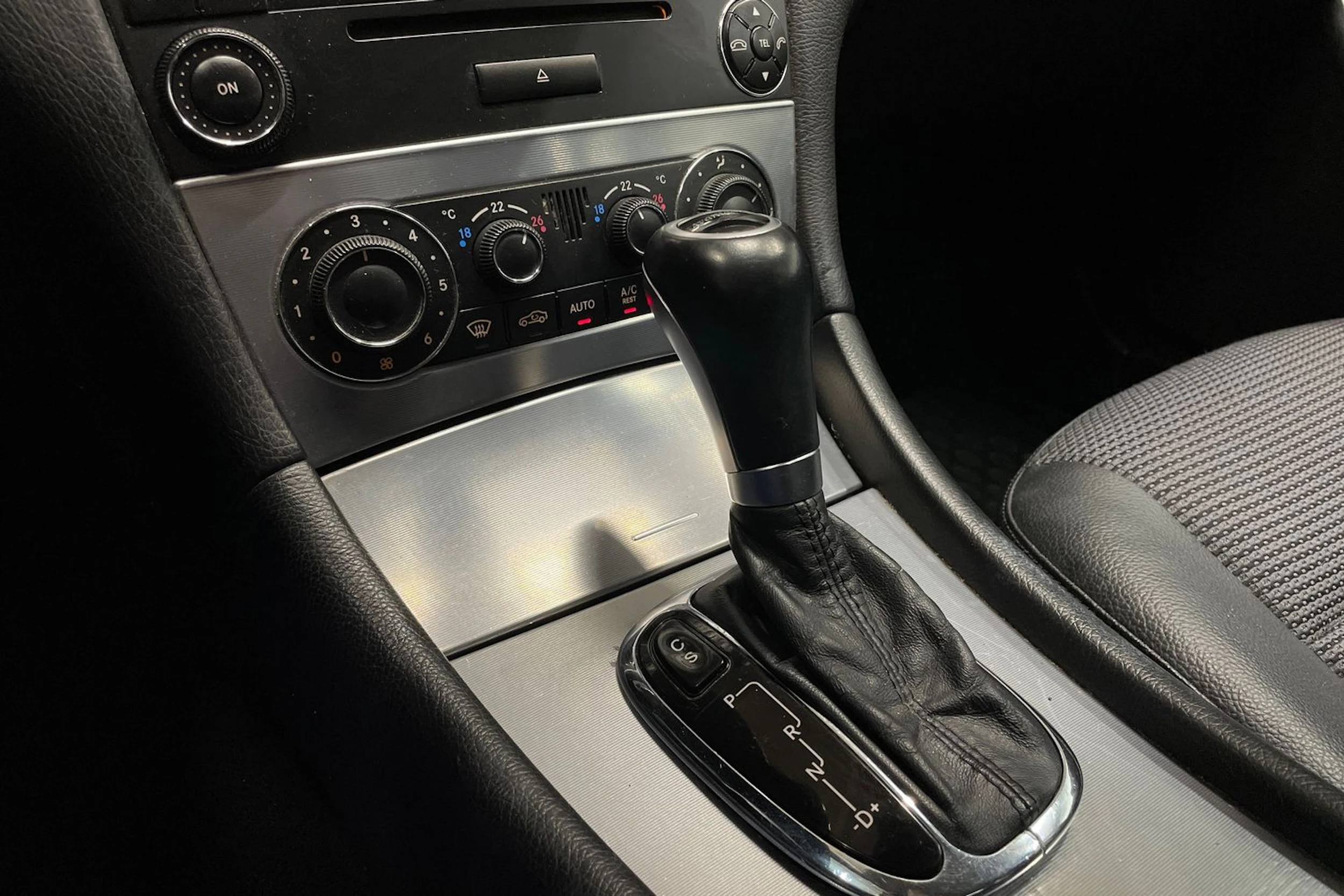 Harmaa Mercedes-Benz C 2007 kuva 15.