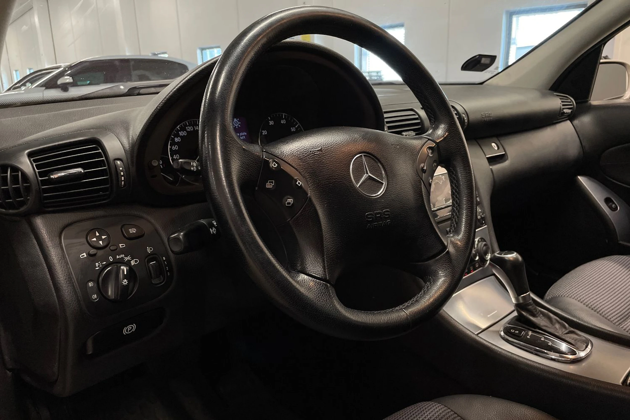 Harmaa Mercedes-Benz C 2007 kuva 20.