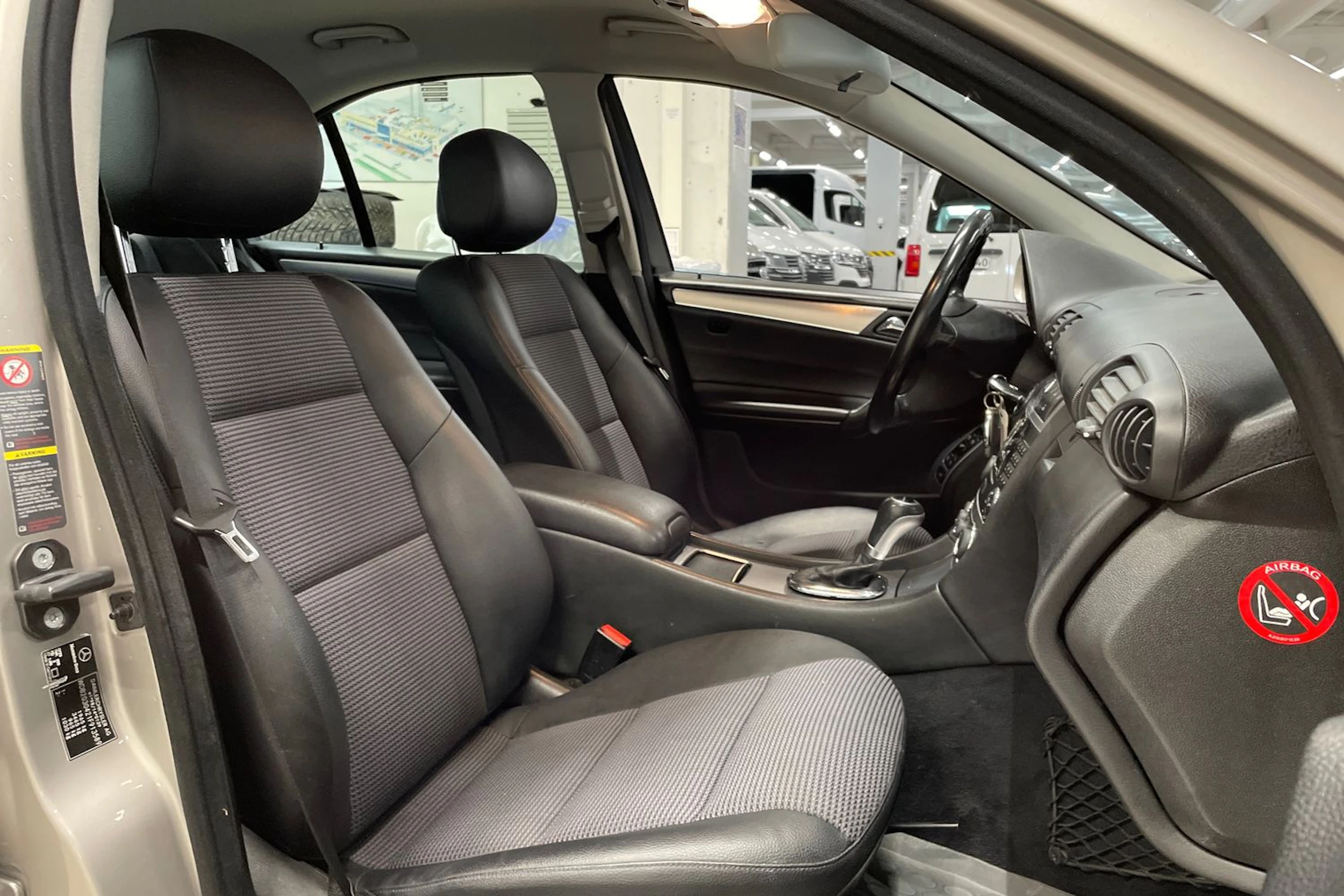 Harmaa Mercedes-Benz C 2007 kuva 21.