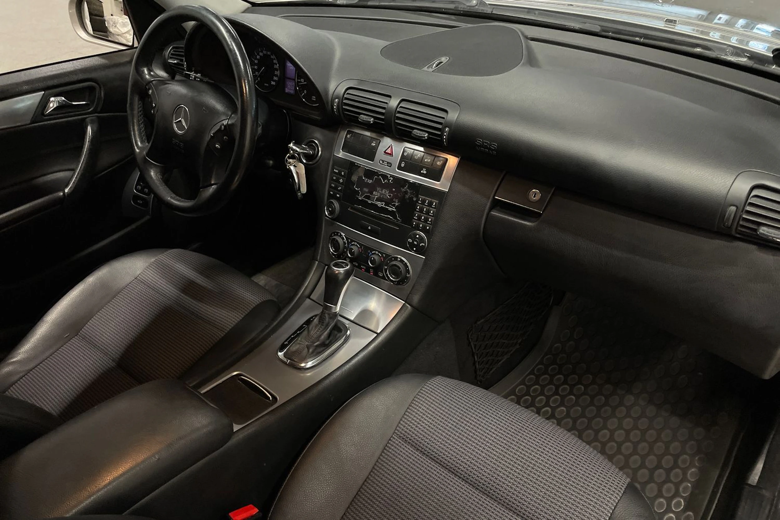 Harmaa Mercedes-Benz C 2007 kuva 22.