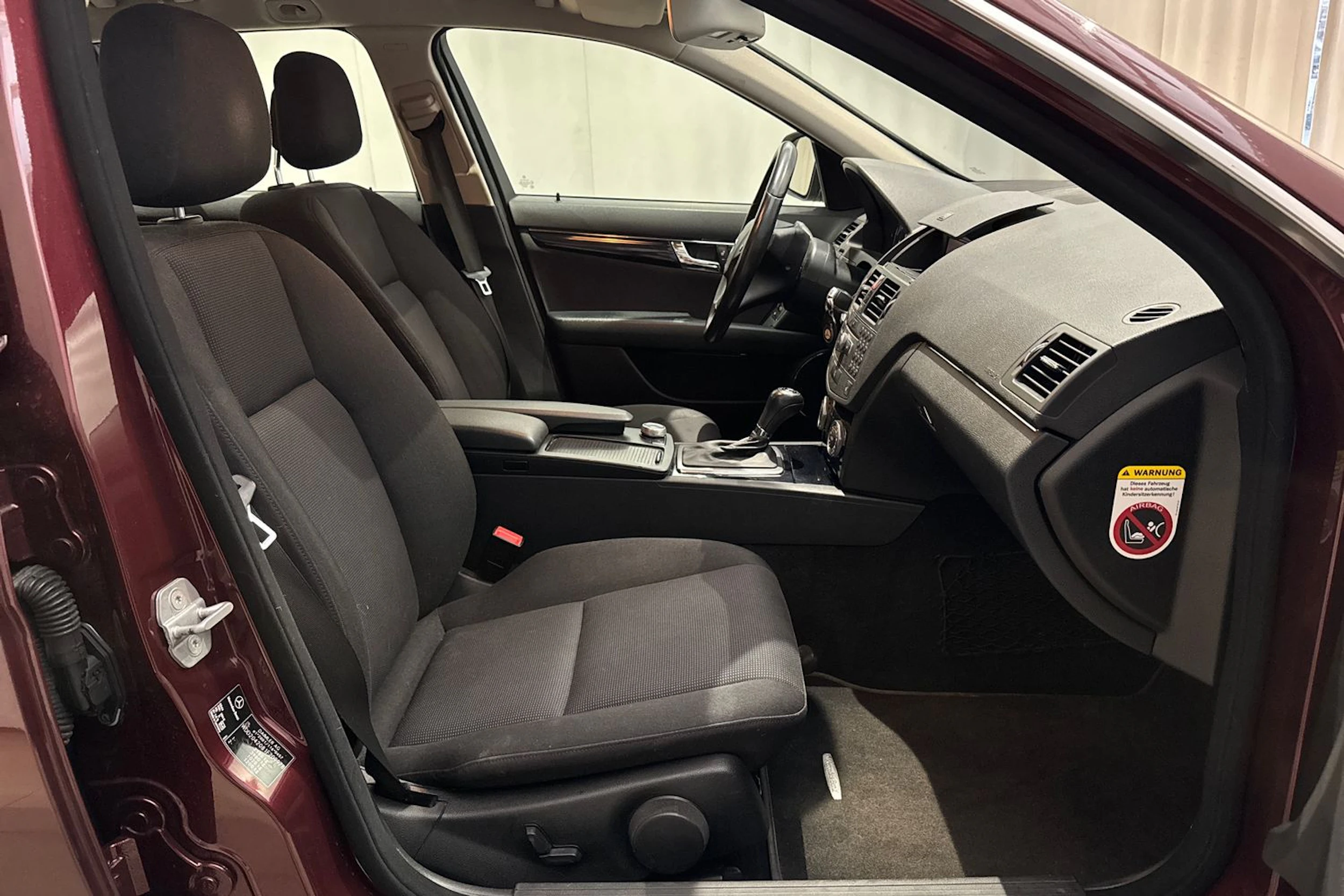punainen Mercedes-Benz C 2008 kuva 13.