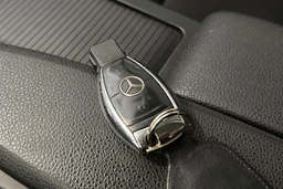 punainen Mercedes-Benz C 2008 kuva 26.