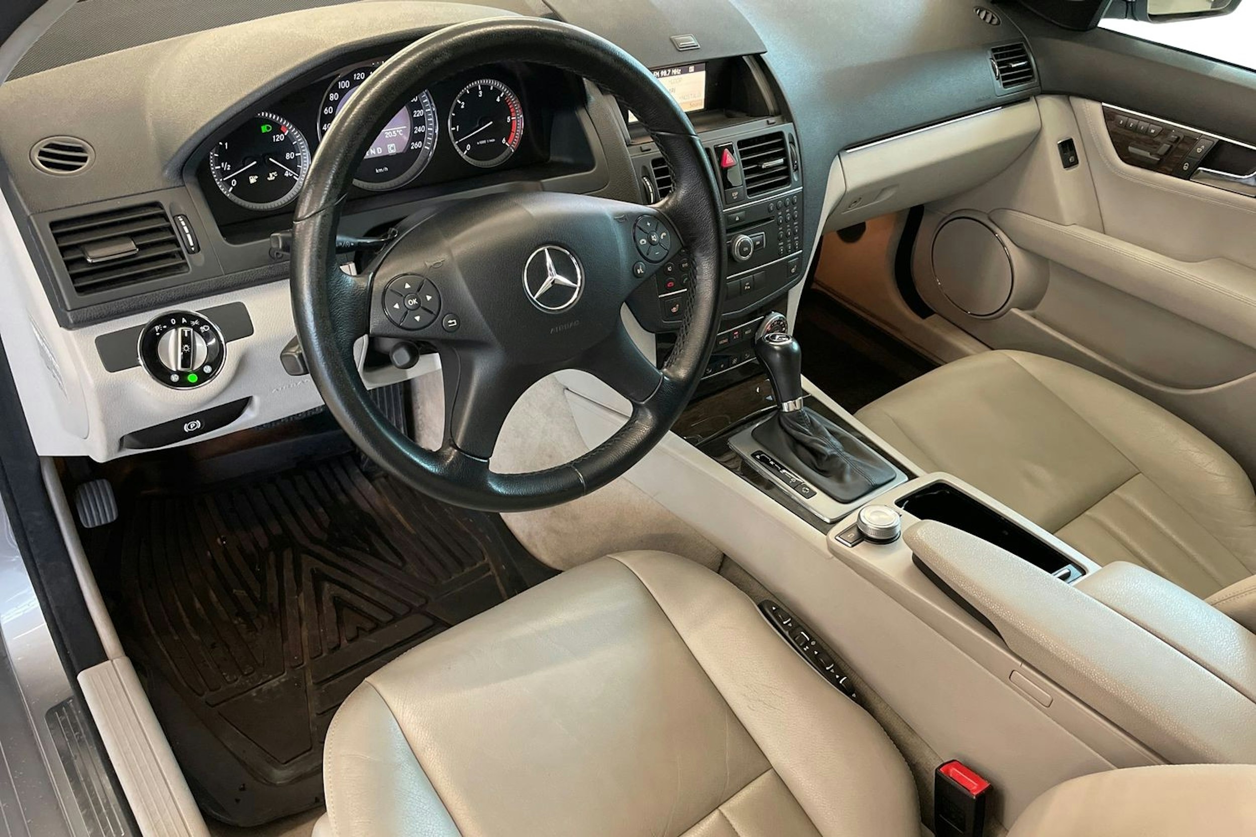 Harmaa Mercedes-Benz C 2008 kuva 6.