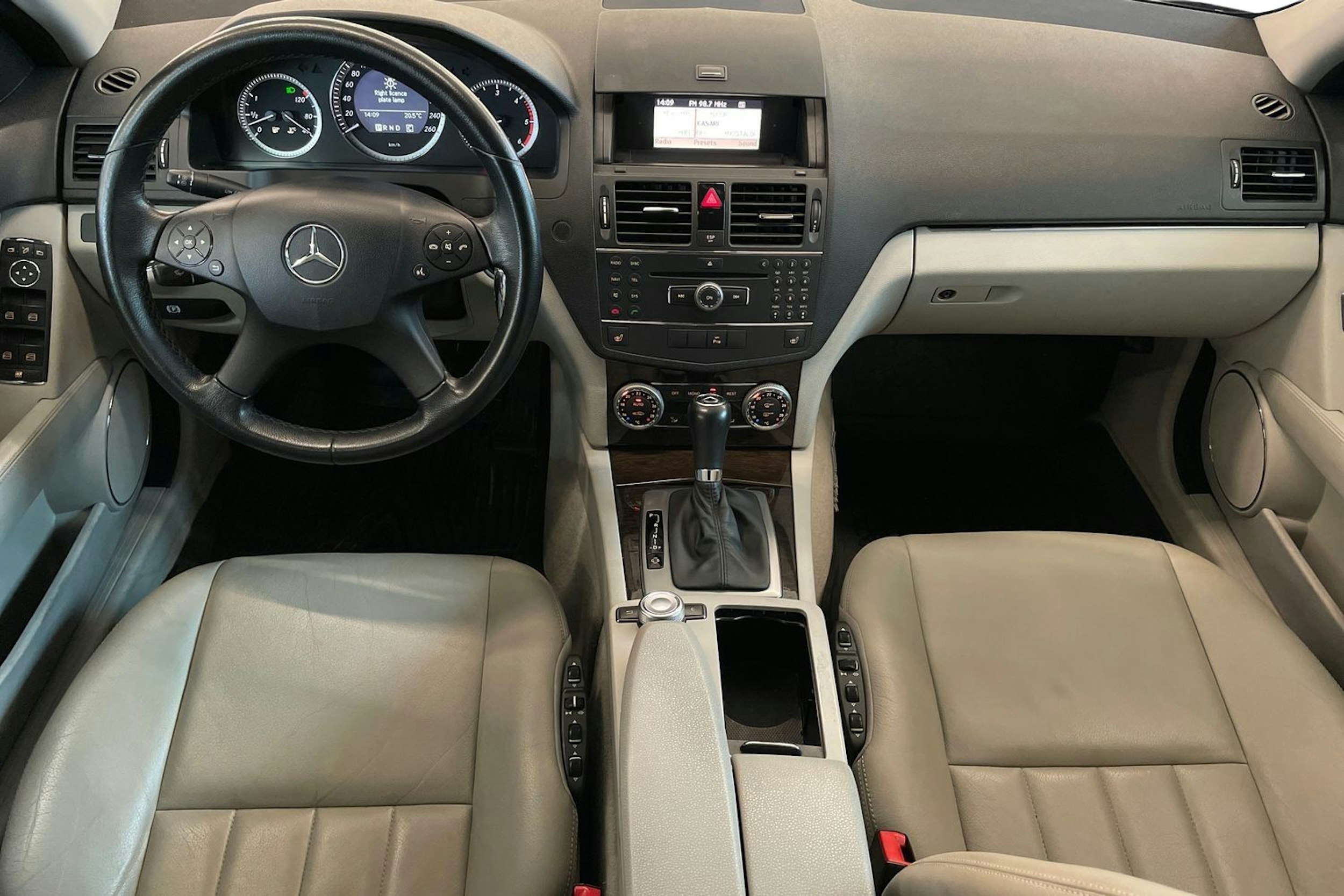 Harmaa Mercedes-Benz C 2008 kuva 7.