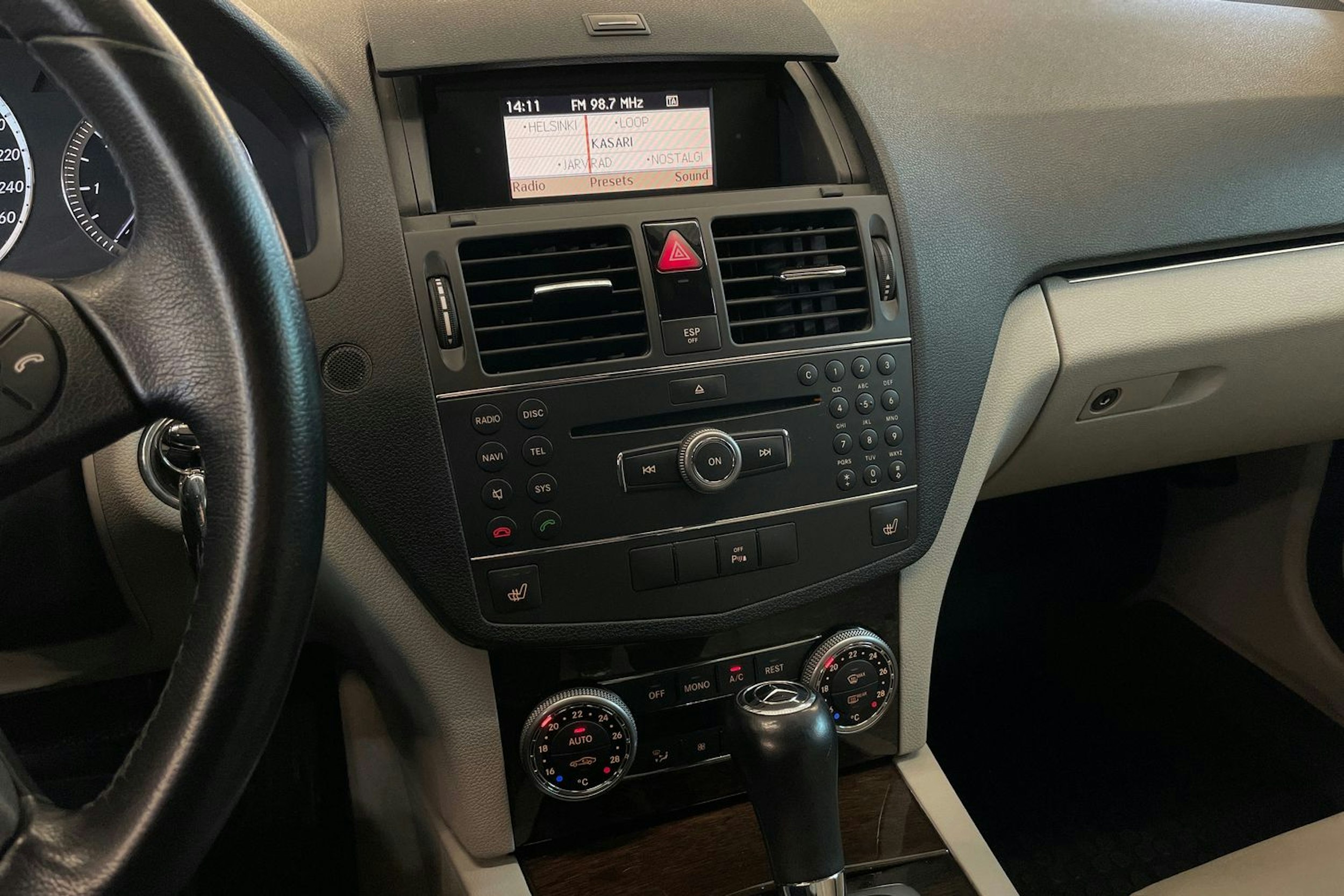 Harmaa Mercedes-Benz C 2008 kuva 18.
