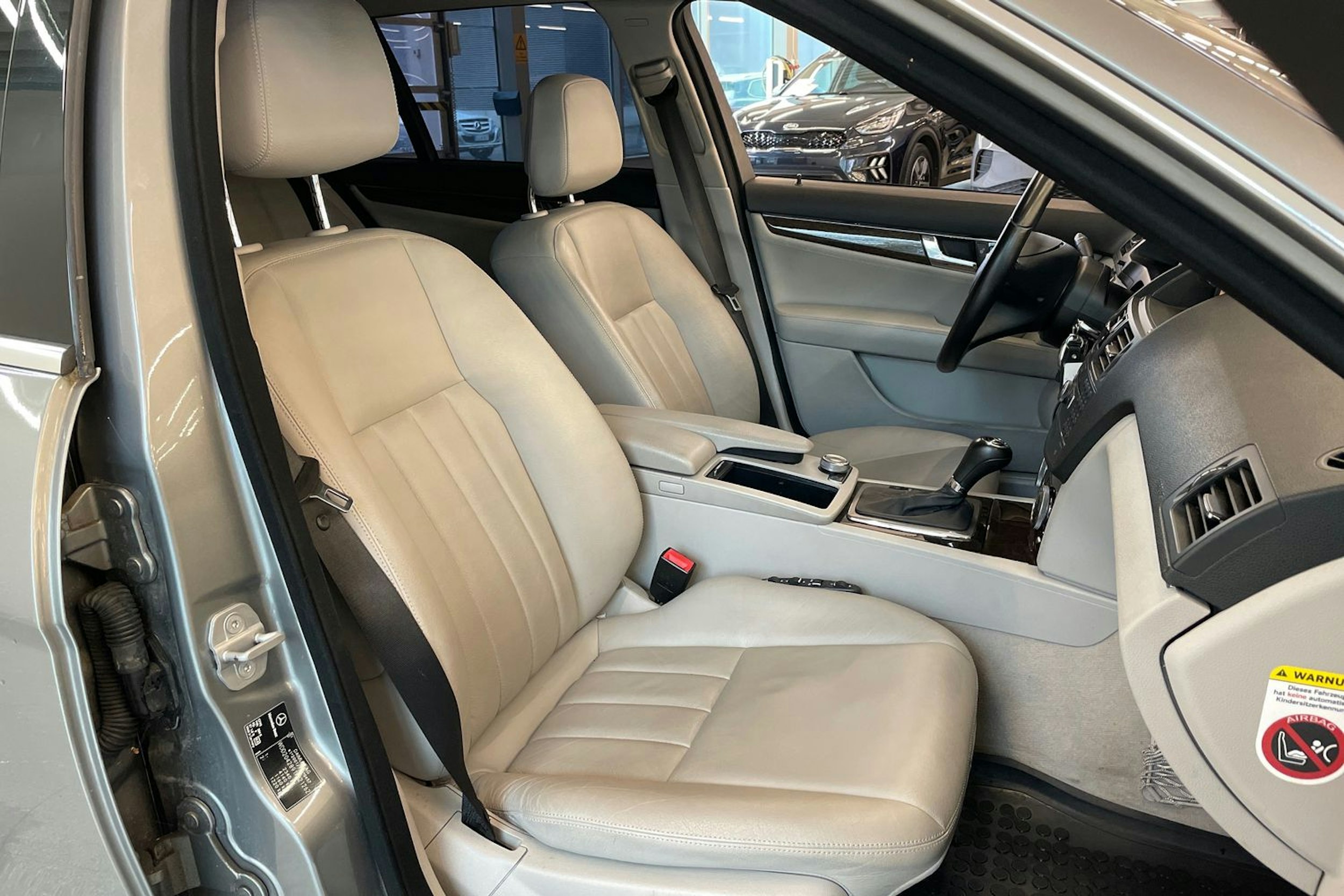 Harmaa Mercedes-Benz C 2008 kuva 21.