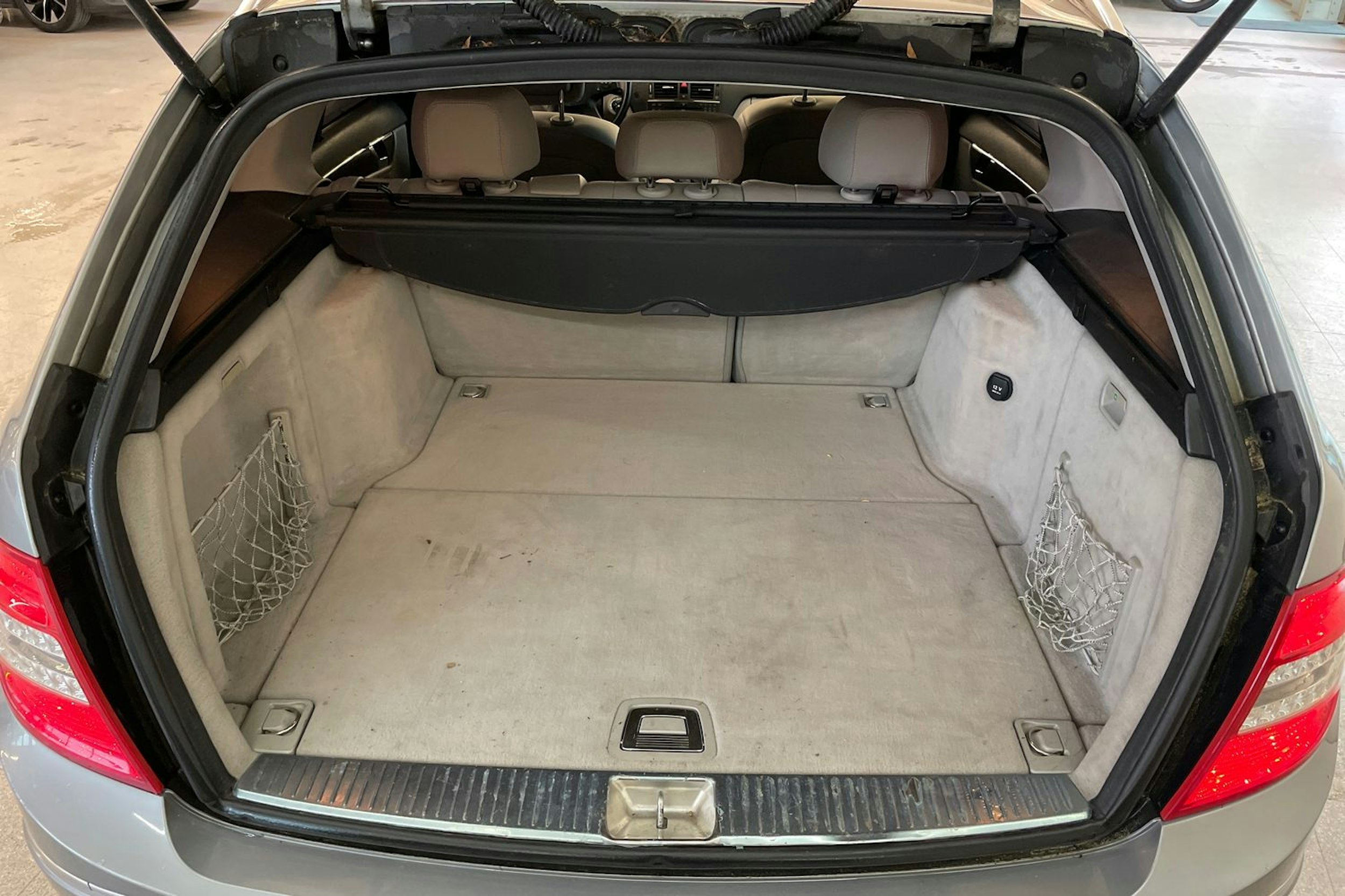 Harmaa Mercedes-Benz C 2008 kuva 24.