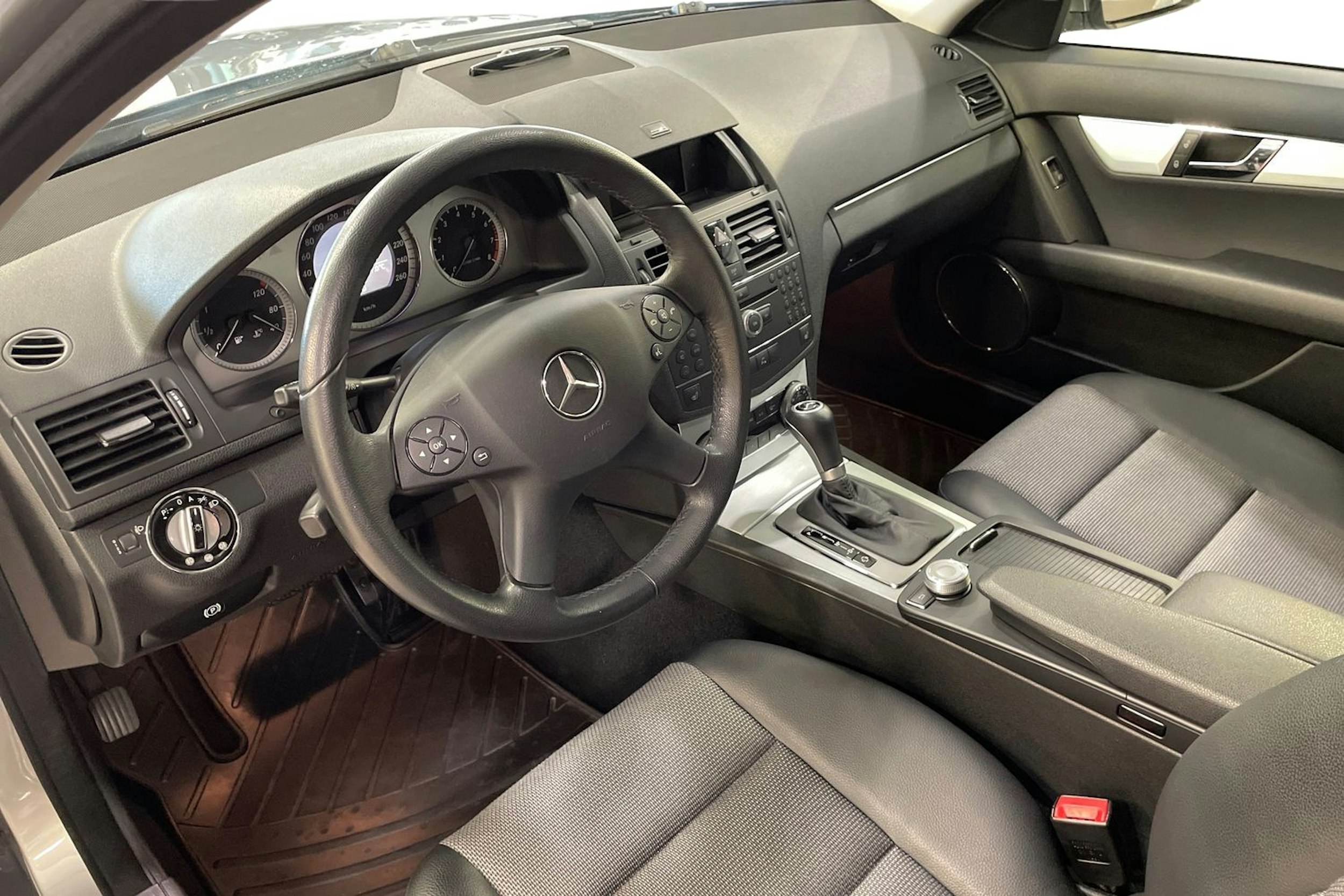 Harmaa Mercedes-Benz C 2008 kuva 7.