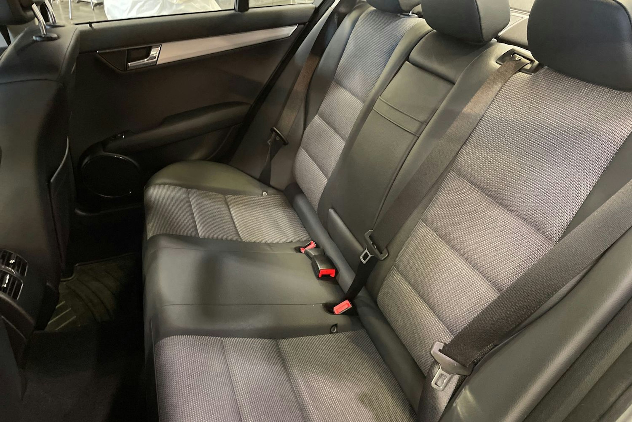 Harmaa Mercedes-Benz C 2008 kuva 14.