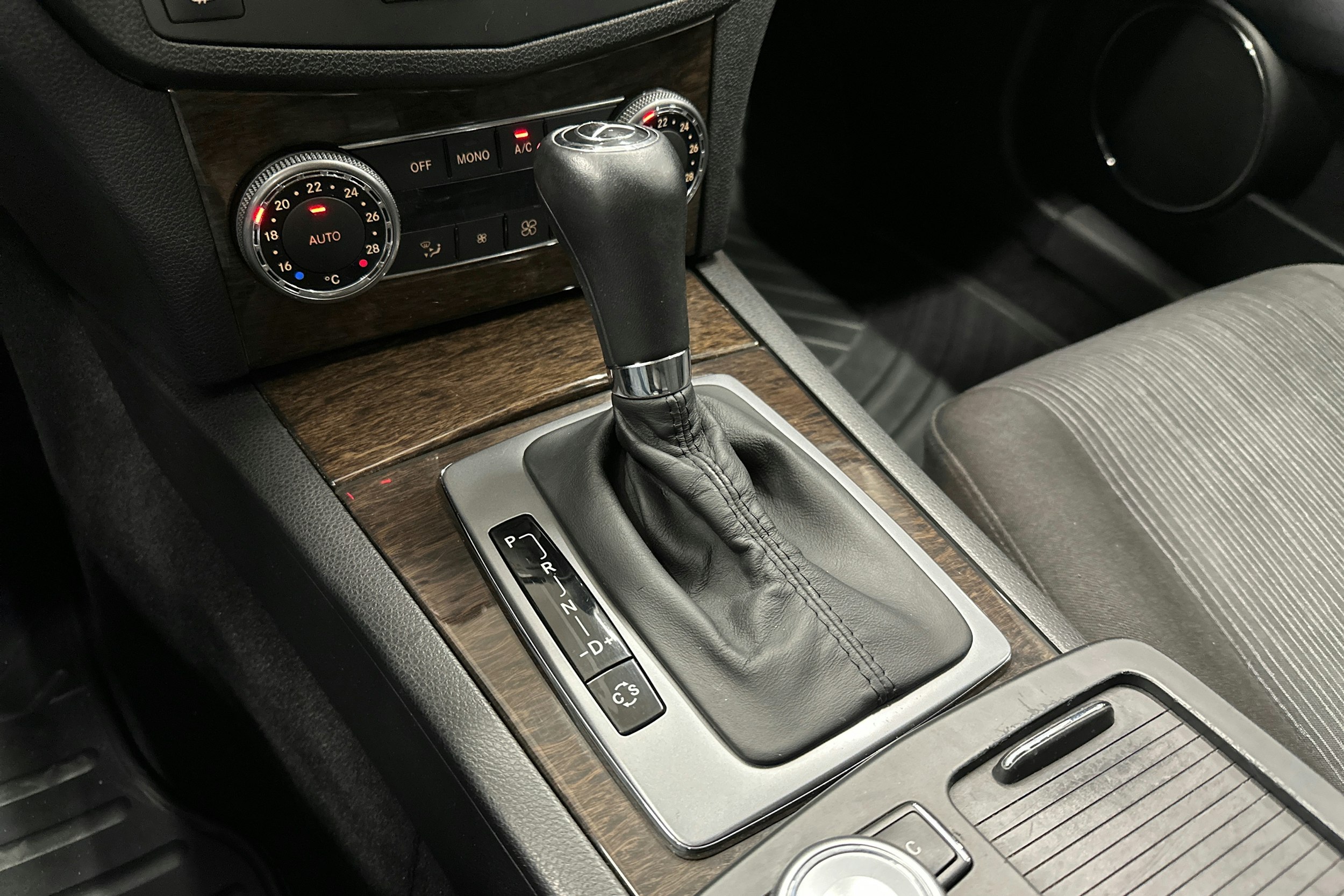 harmaa Mercedes-Benz C 2008 kuva 23.