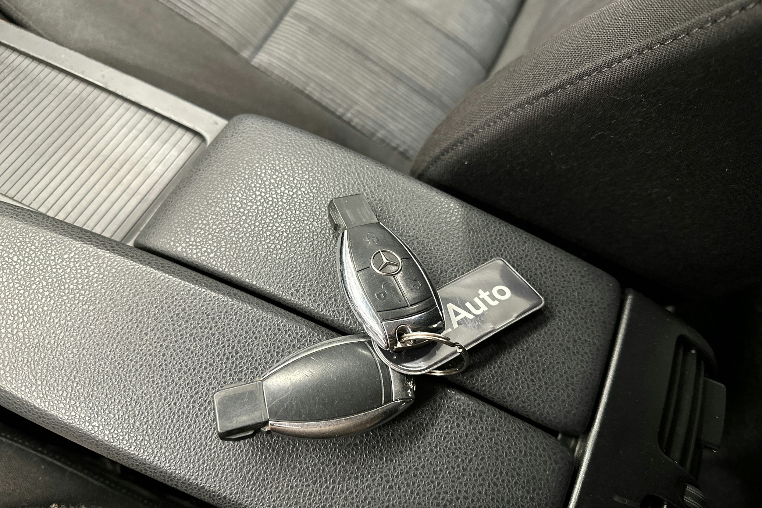 harmaa Mercedes-Benz C 2008 kuva 28.