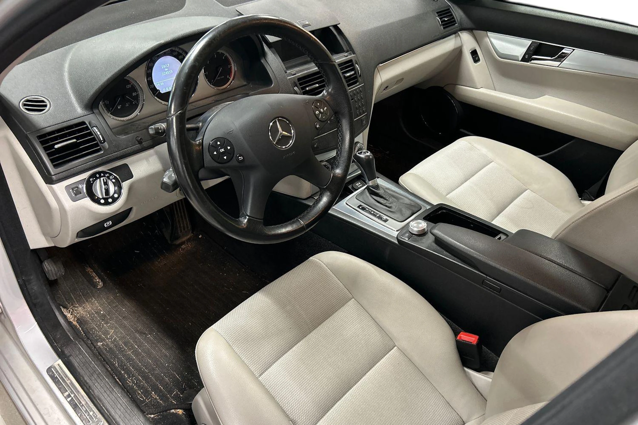 harmaa Mercedes-Benz C 2008 kuva 3.