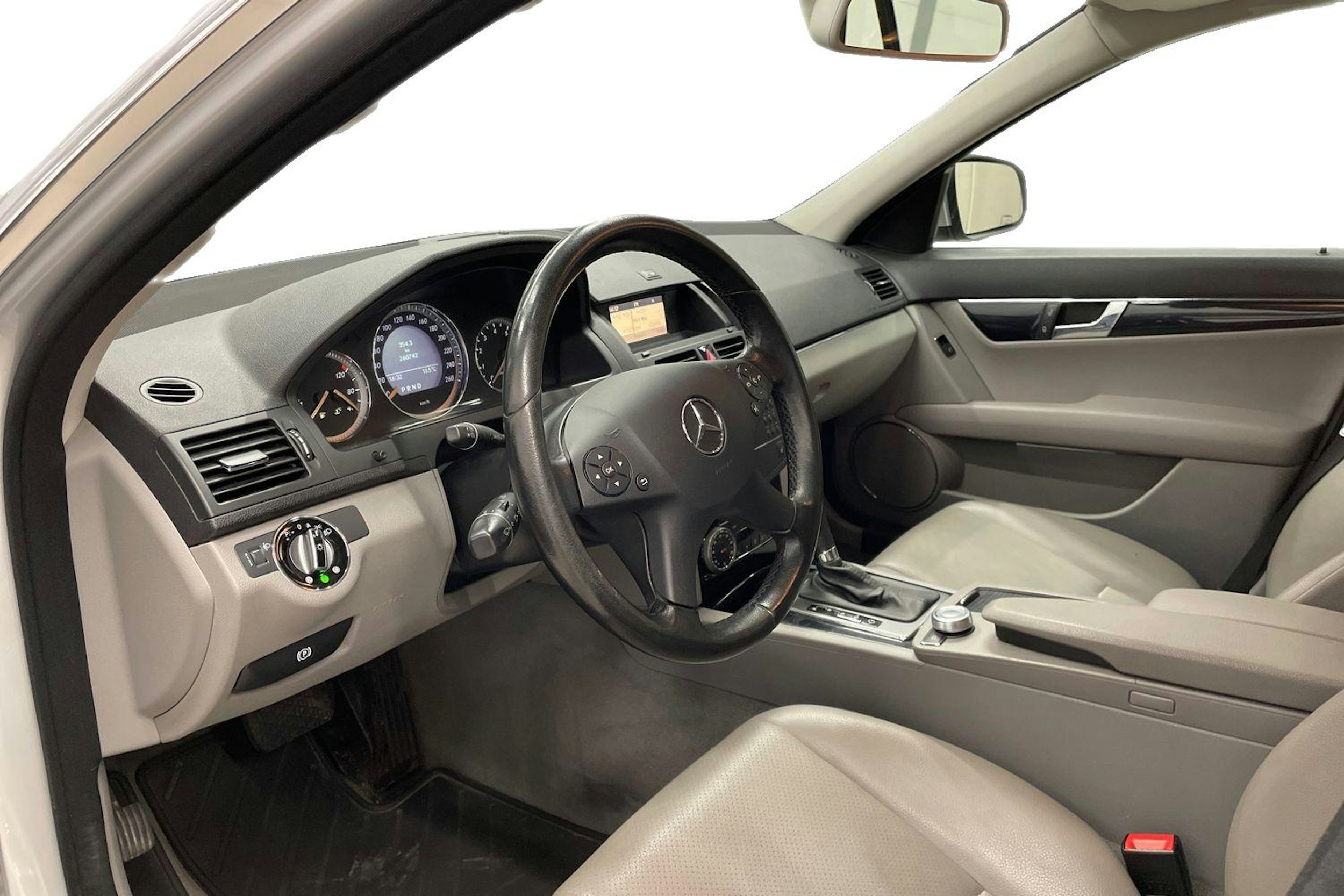 Hopea Mercedes-Benz C 2008 kuva 6.