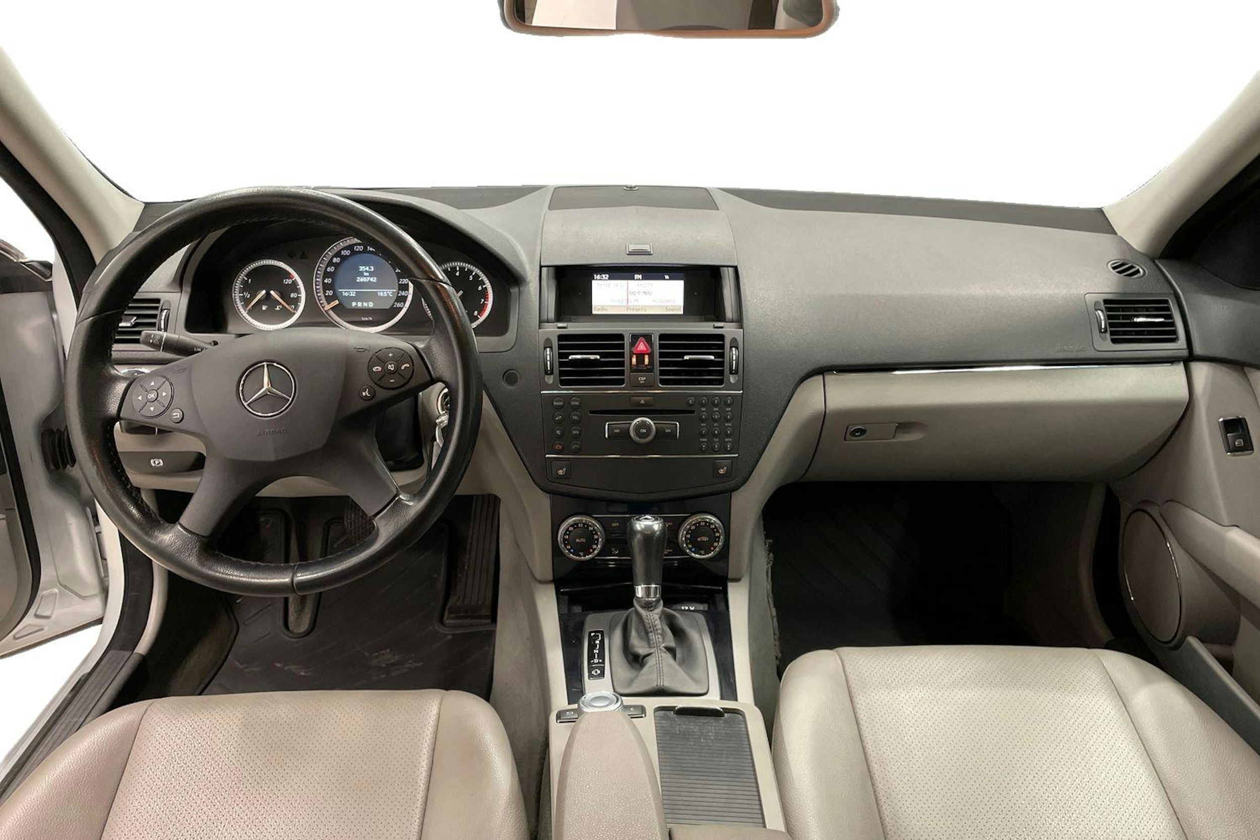 Hopea Mercedes-Benz C 2008 kuva 7.