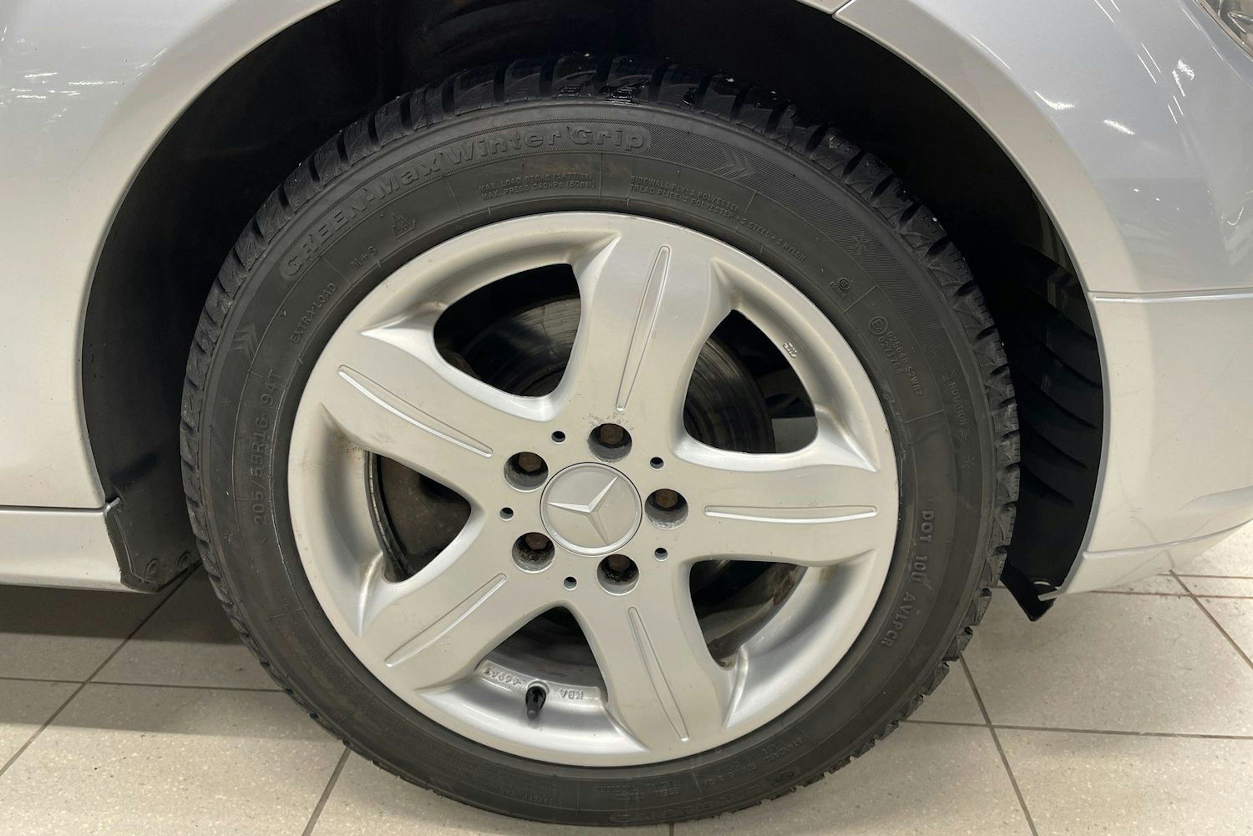 Hopea Mercedes-Benz C 2008 kuva 9.