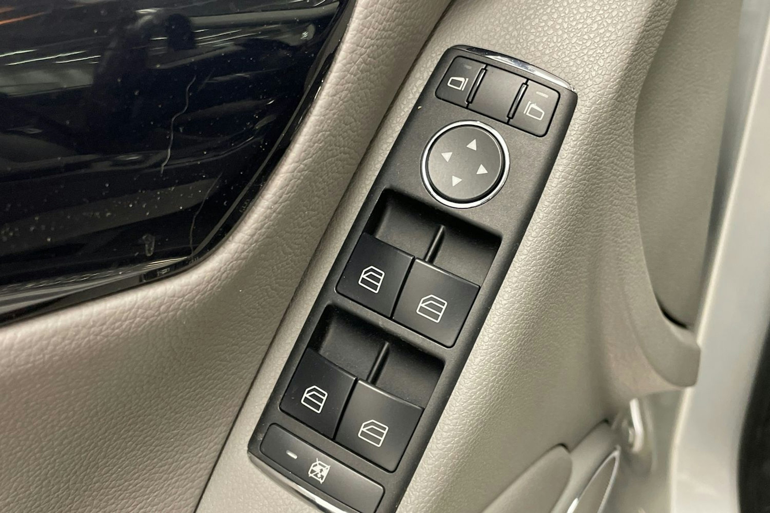 Hopea Mercedes-Benz C 2008 kuva 13.