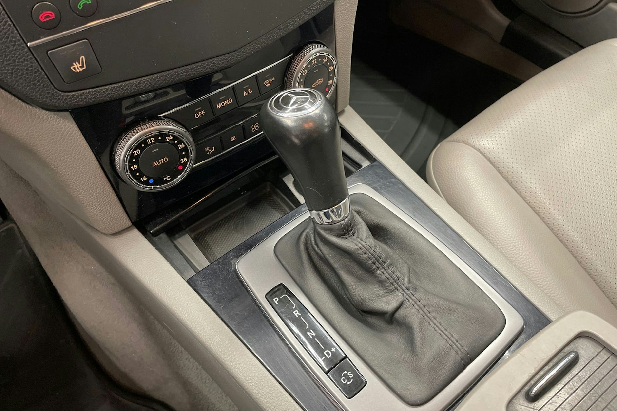 Hopea Mercedes-Benz C 2008 kuva 17.