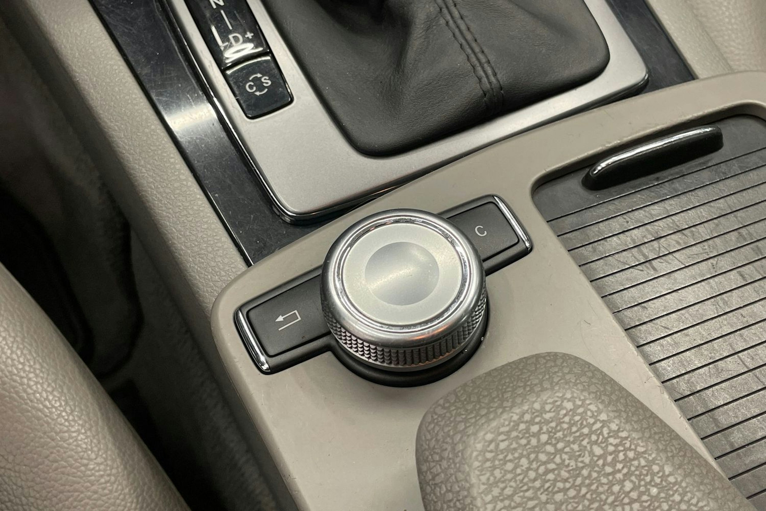 Hopea Mercedes-Benz C 2008 kuva 18.