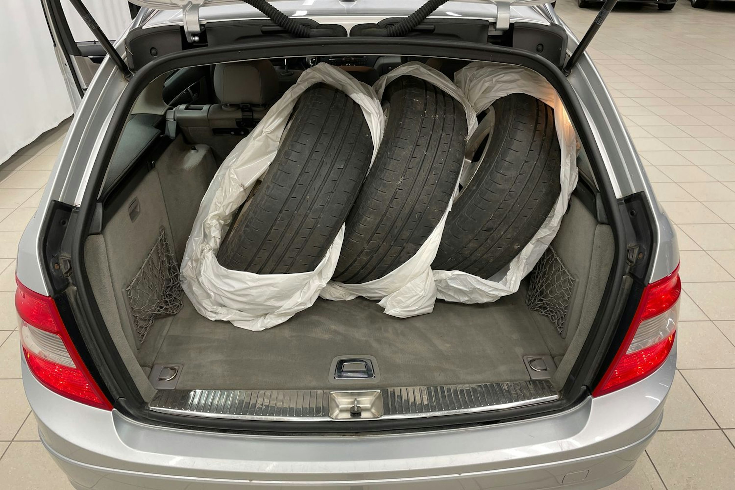 Hopea Mercedes-Benz C 2008 kuva 19.