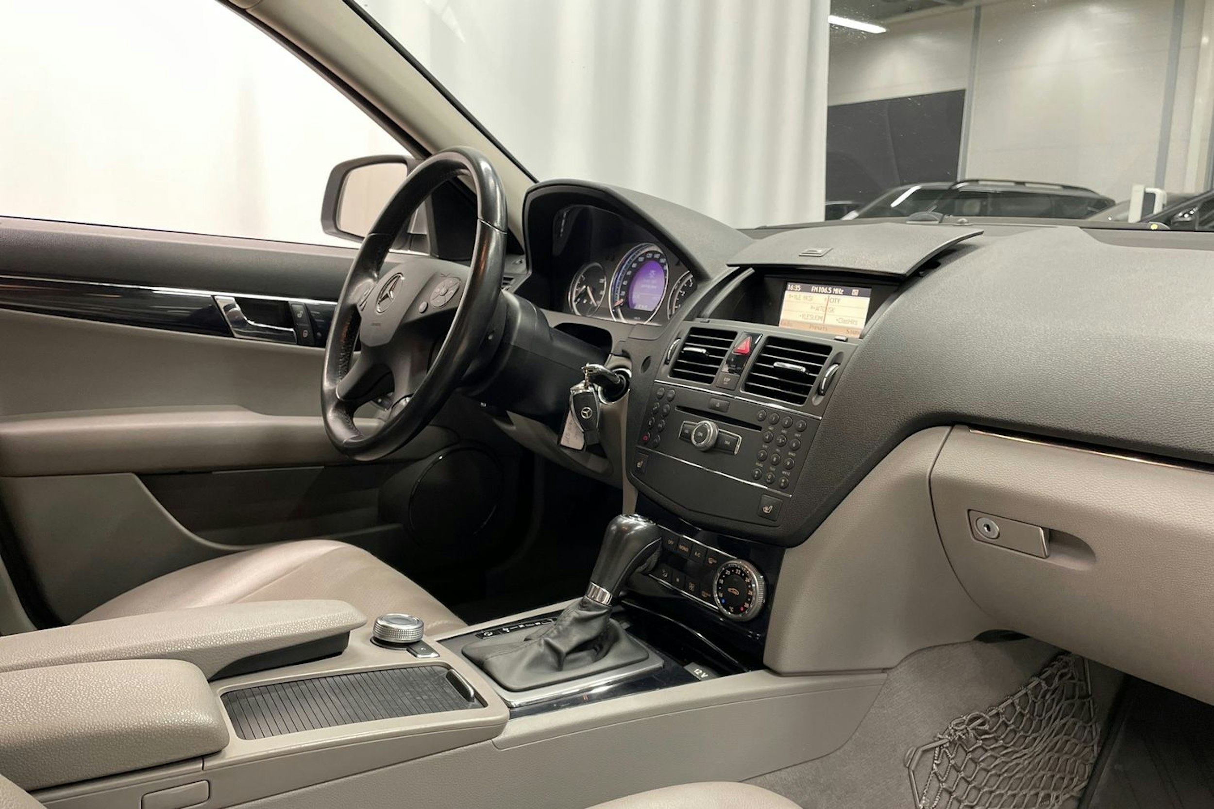 Hopea Mercedes-Benz C 2008 kuva 23.