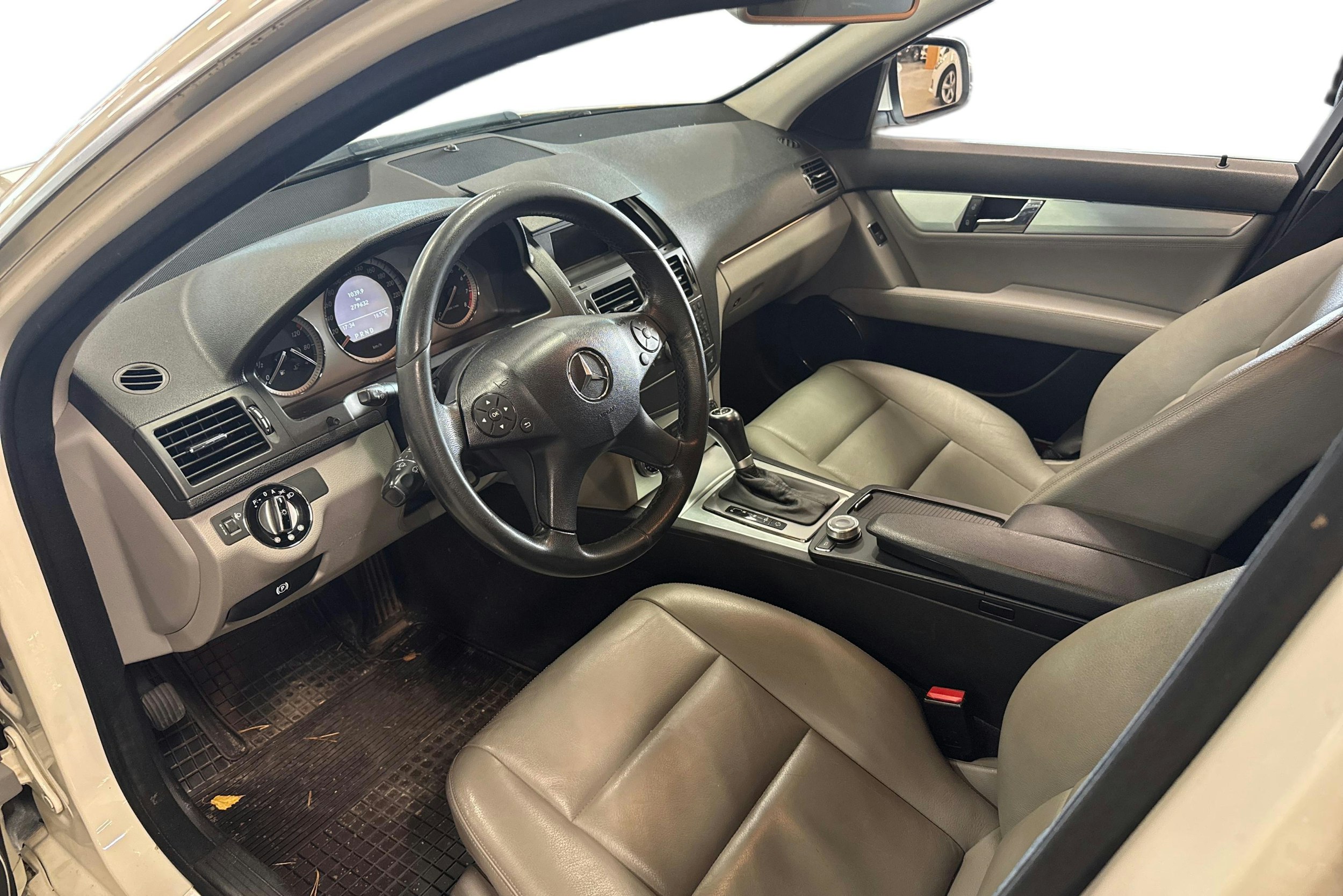 valkoinen Mercedes-Benz C 2008 kuva 3.