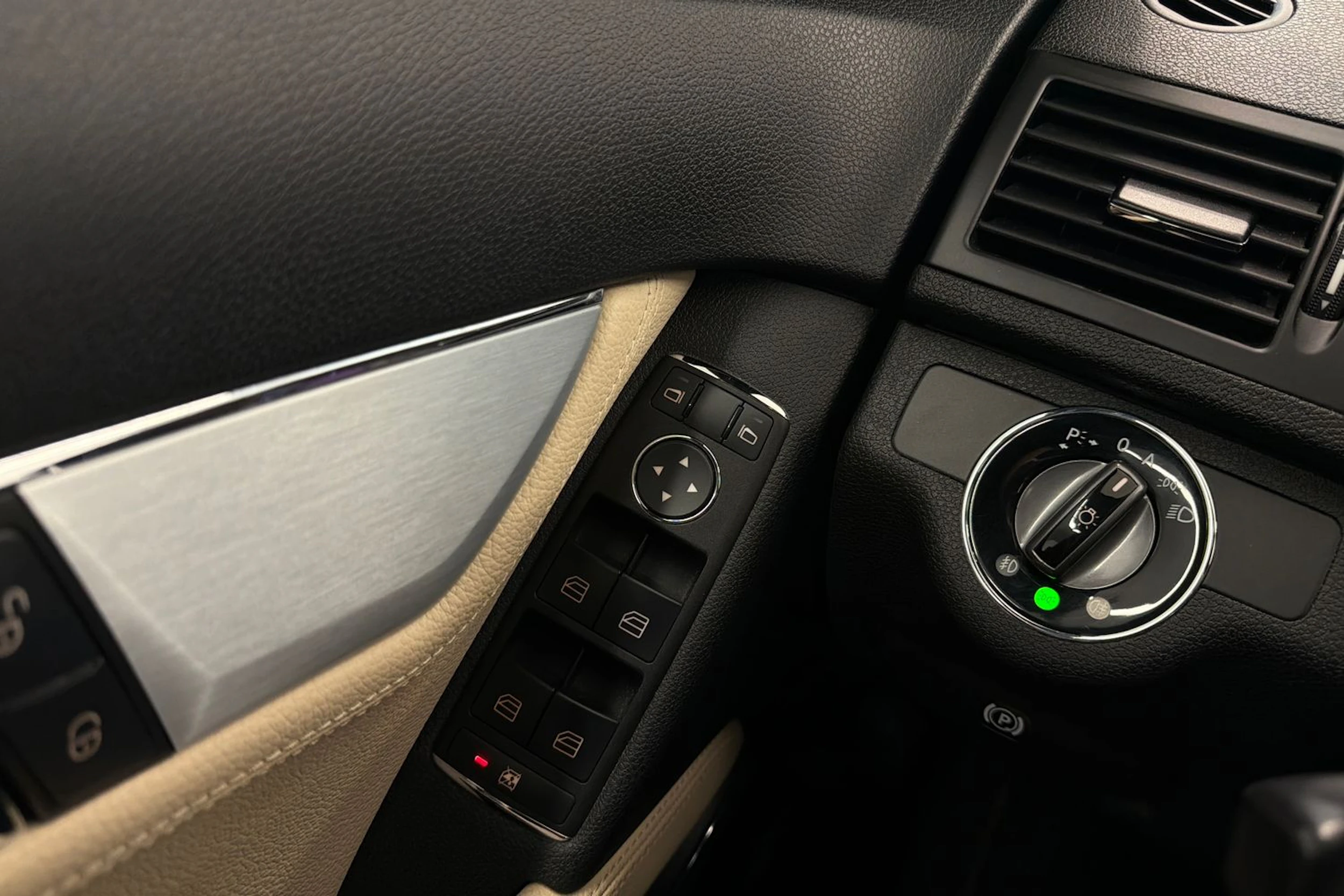 musta Mercedes-Benz C 2008 kuva 21.
