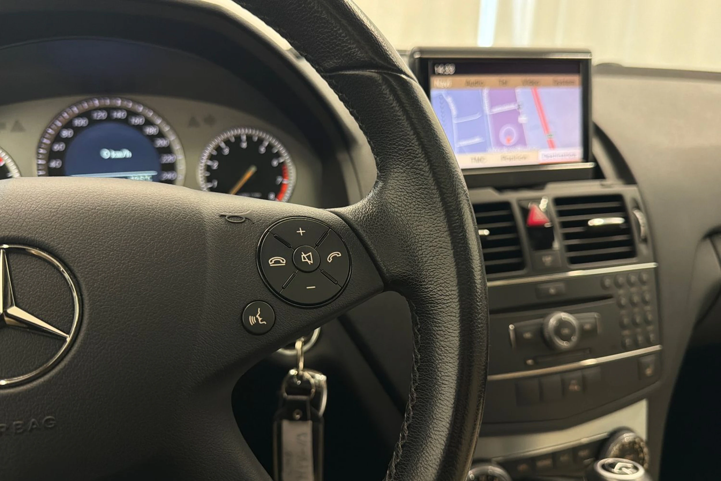 musta Mercedes-Benz C 2008 kuva 23.