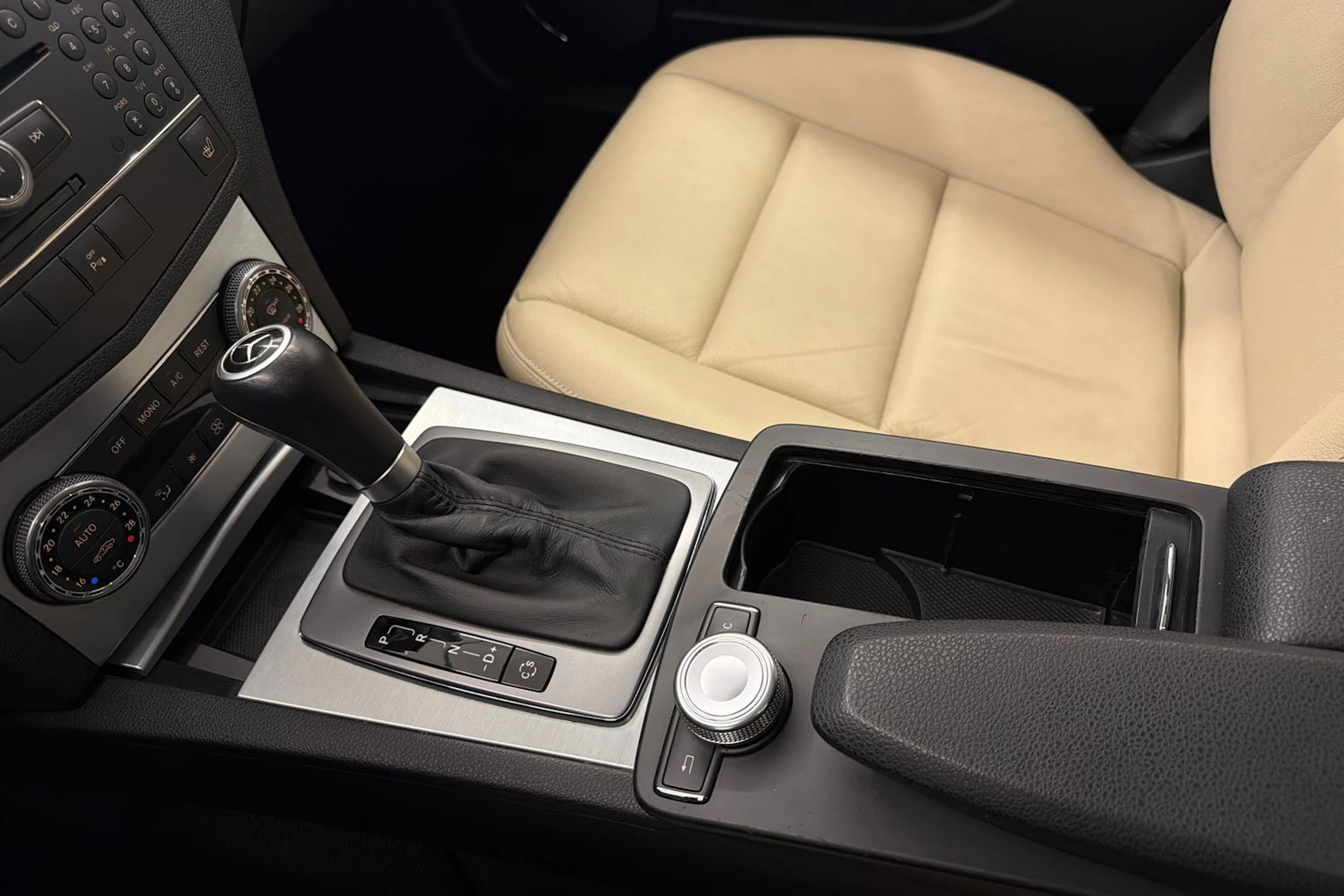 musta Mercedes-Benz C 2008 kuva 25.