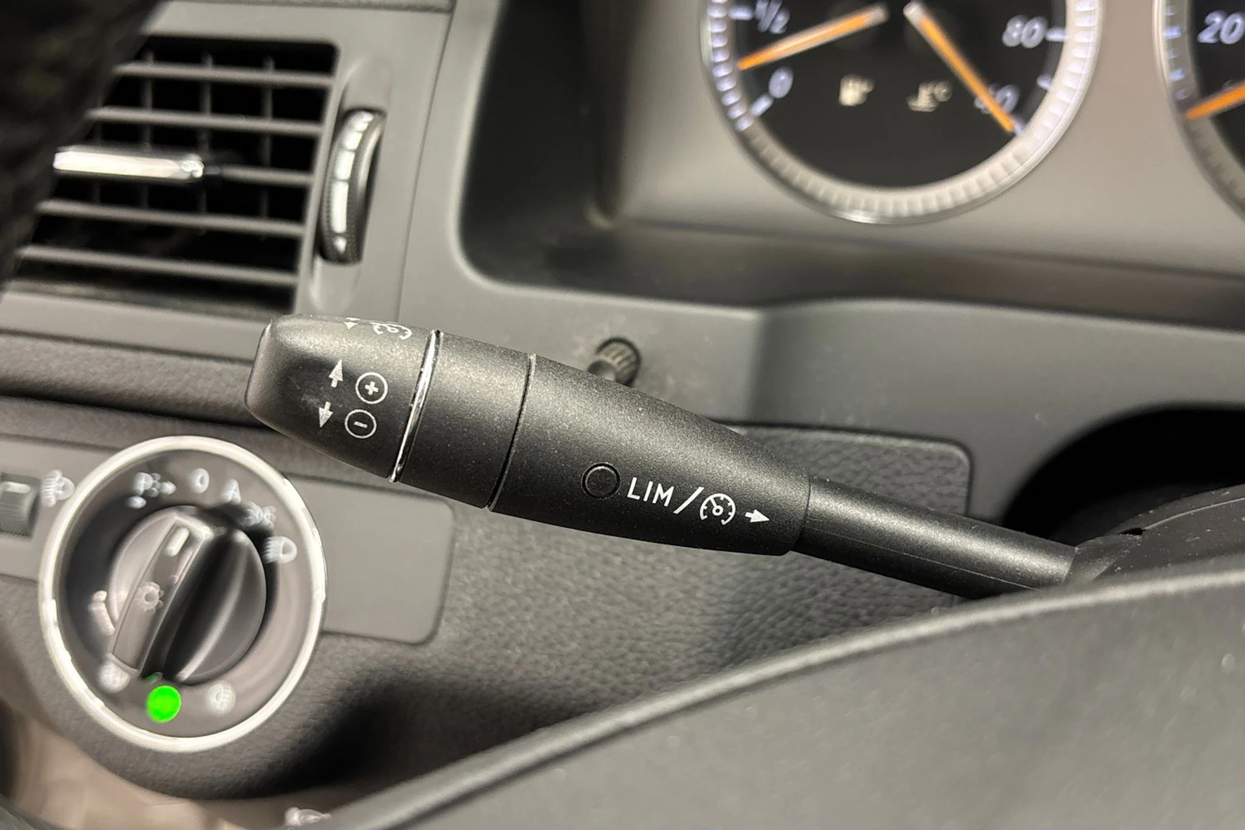 Harmaa Mercedes-Benz C 2008 kuva 19.