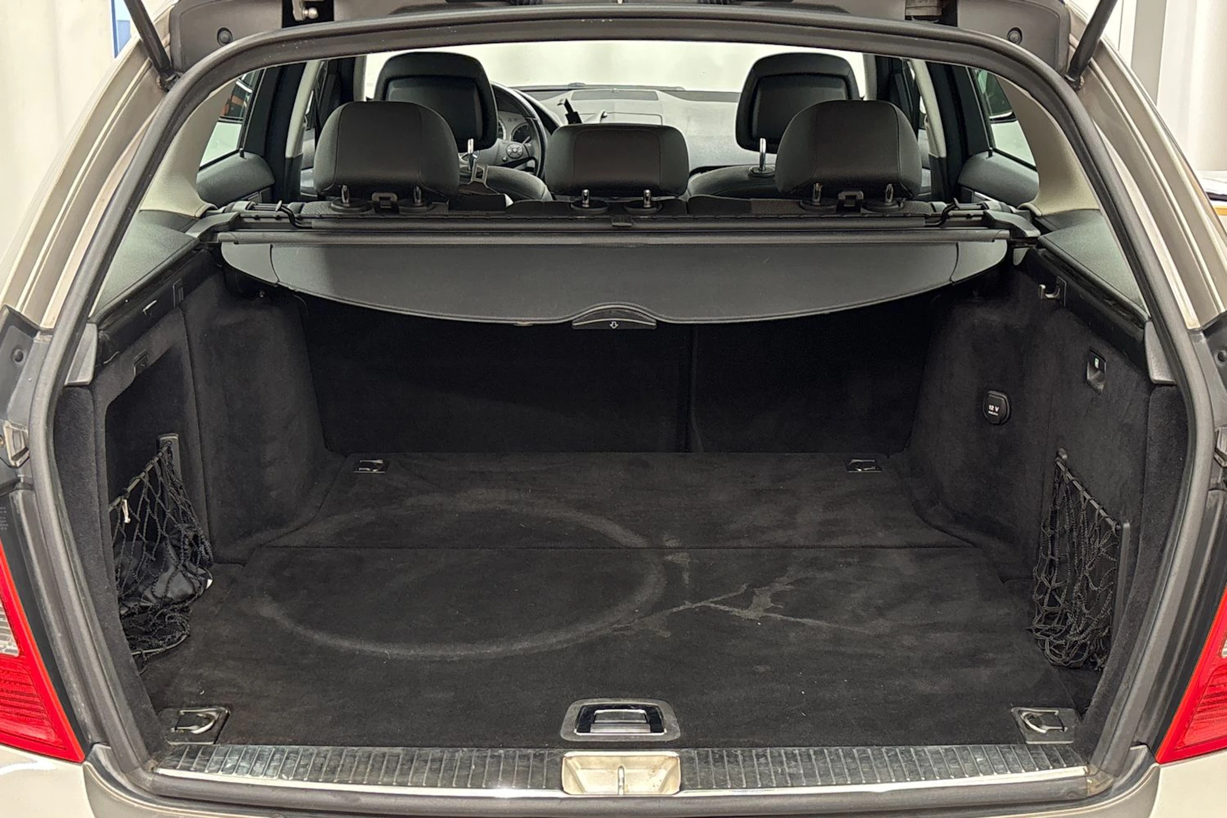 Harmaa Mercedes-Benz C 2008 kuva 24.