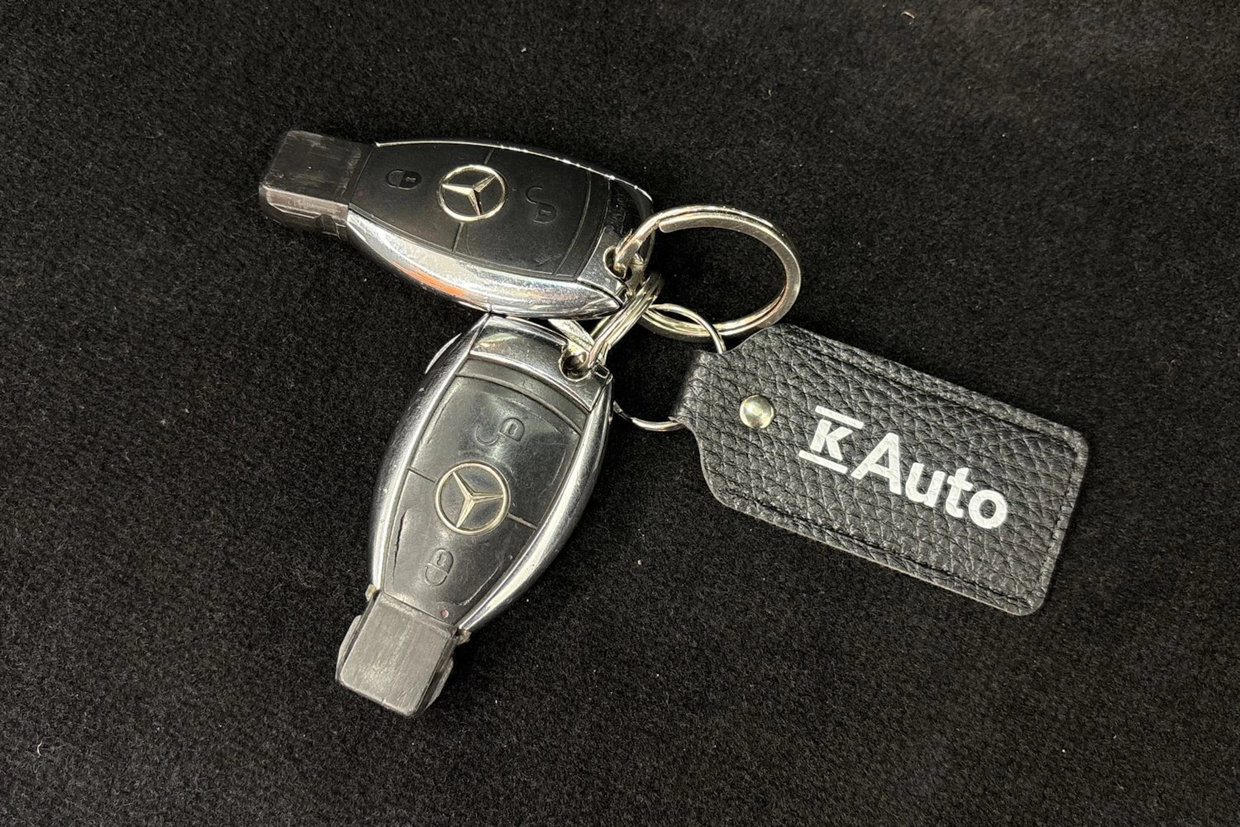 Harmaa Mercedes-Benz C 2008 kuva 25.