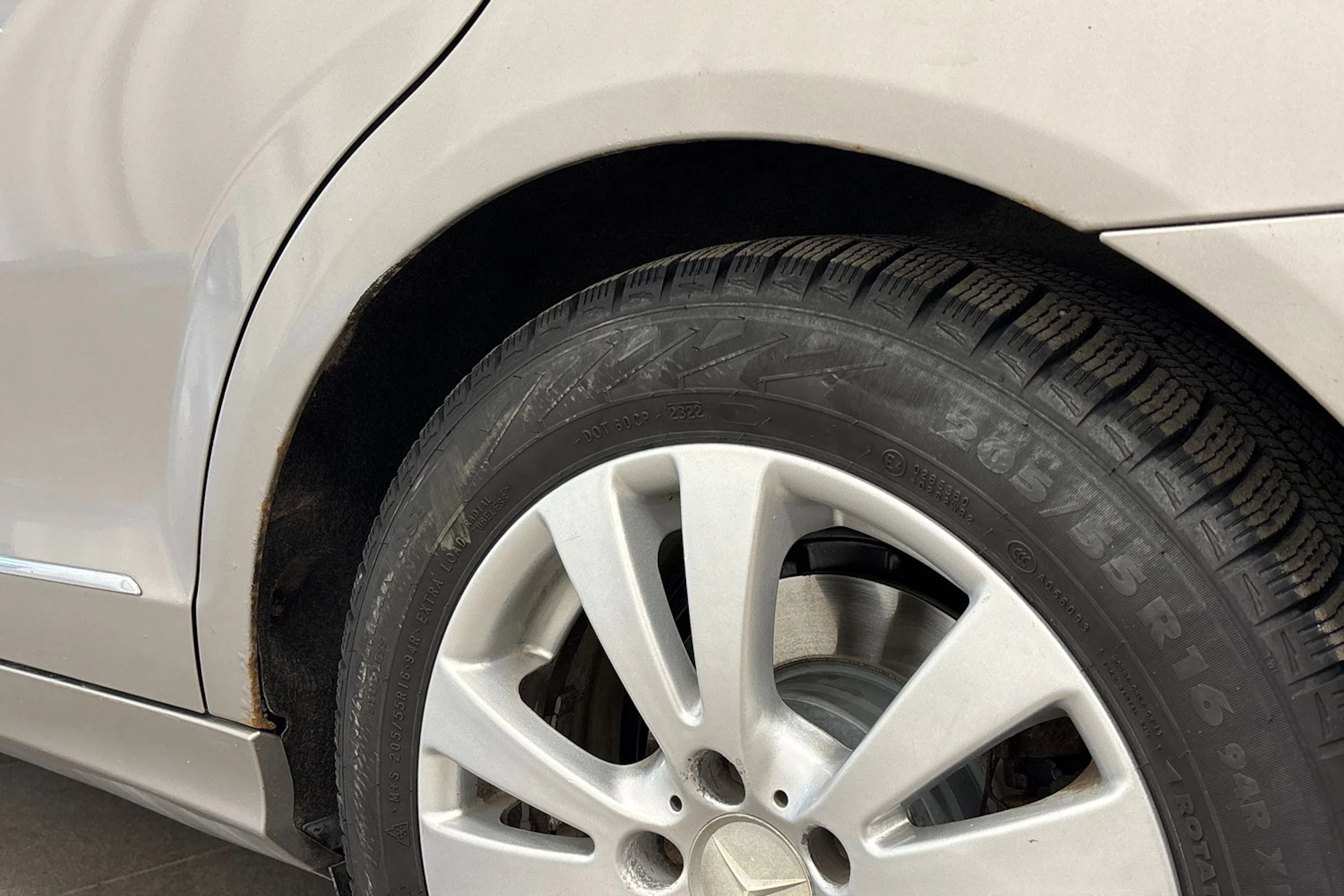 Harmaa Mercedes-Benz C 2008 kuva 28.