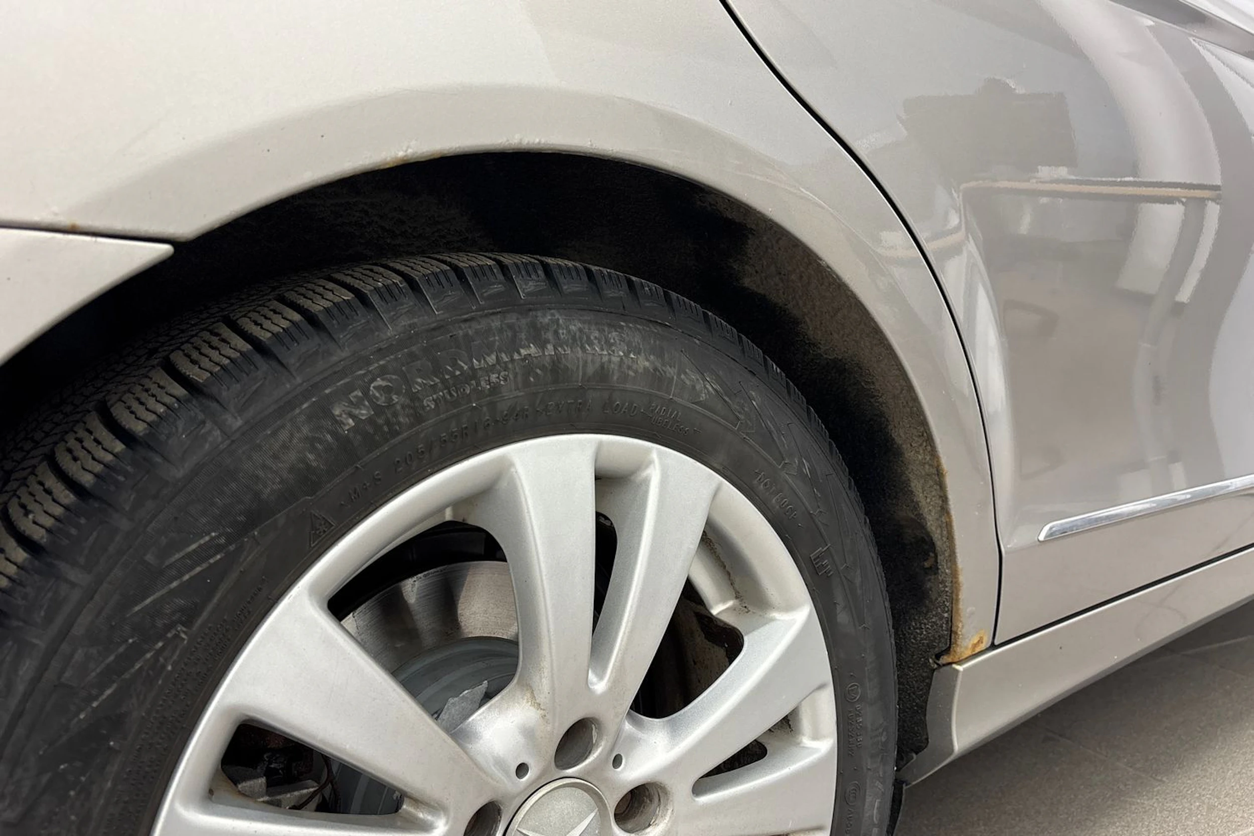 Harmaa Mercedes-Benz C 2008 kuva 29.