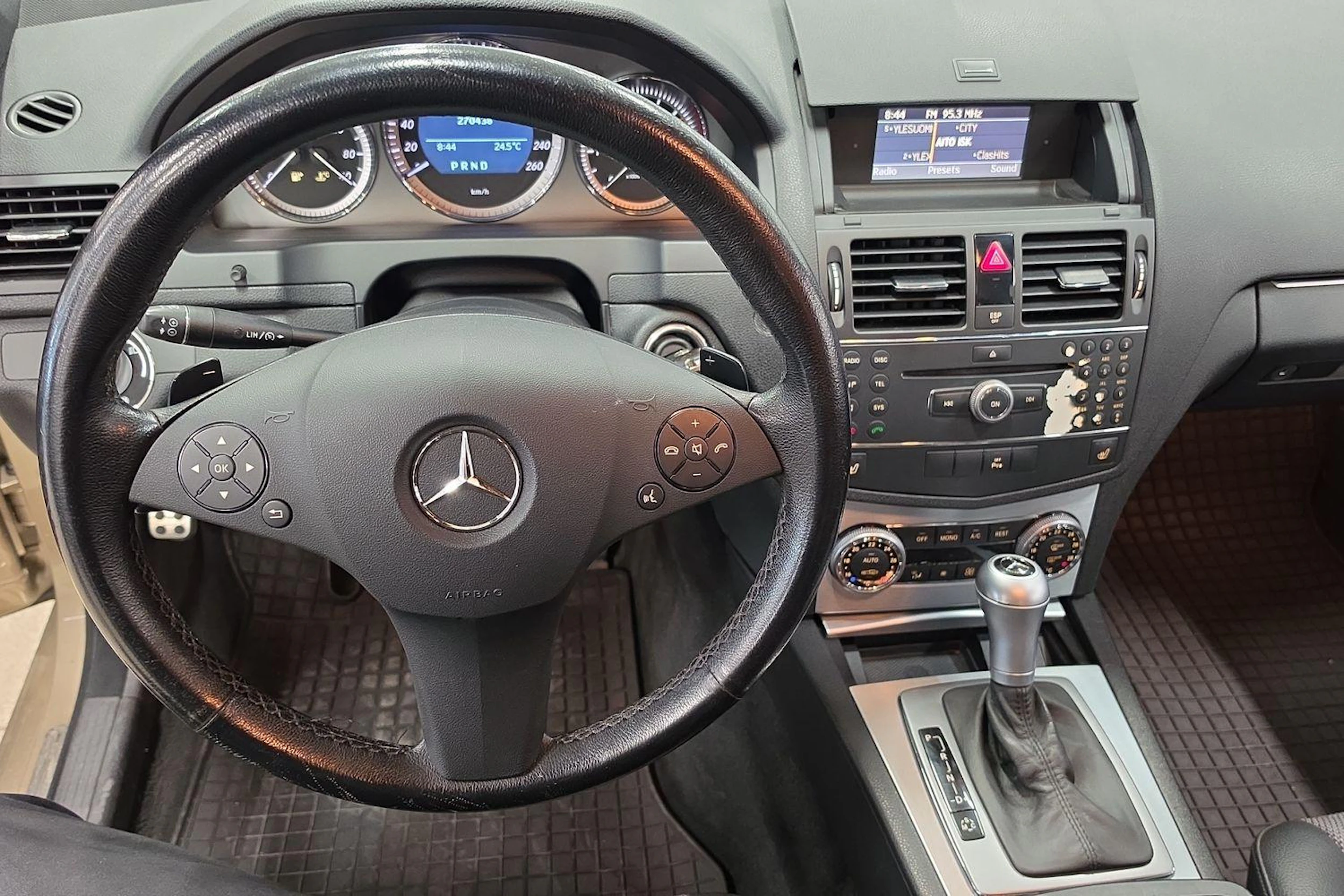 ruskea (beige) Mercedes-Benz C 2009 kuva 8.