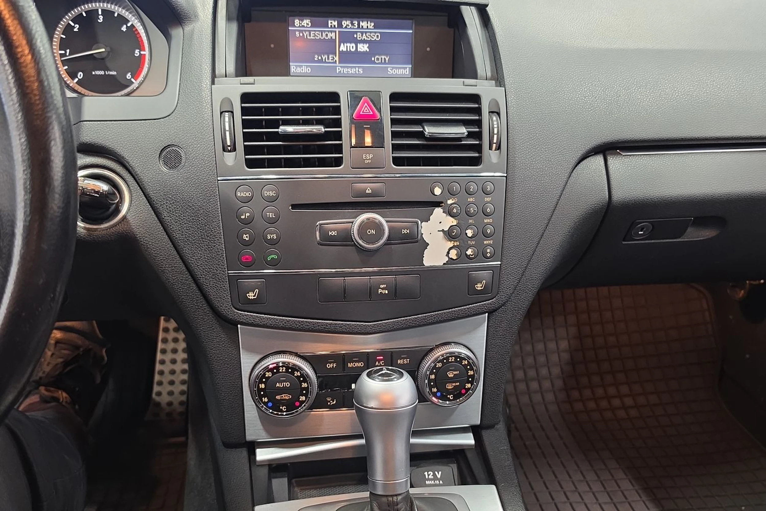 ruskea (beige) Mercedes-Benz C 2009 kuva 12.