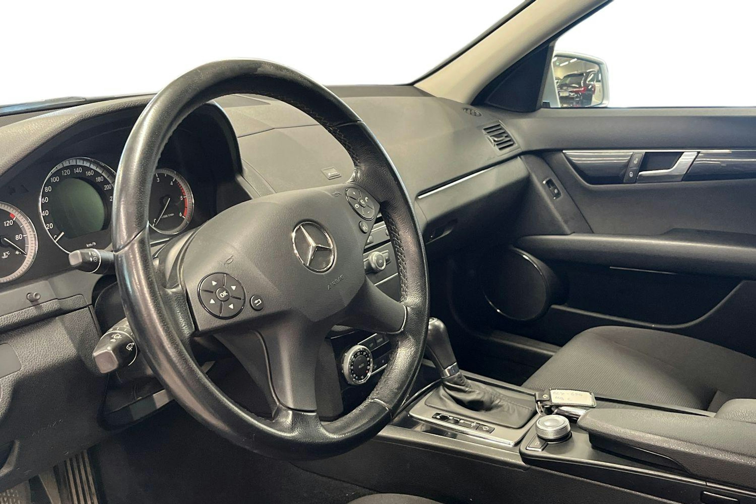 Harmaa Mercedes-Benz C 2009 kuva 7.