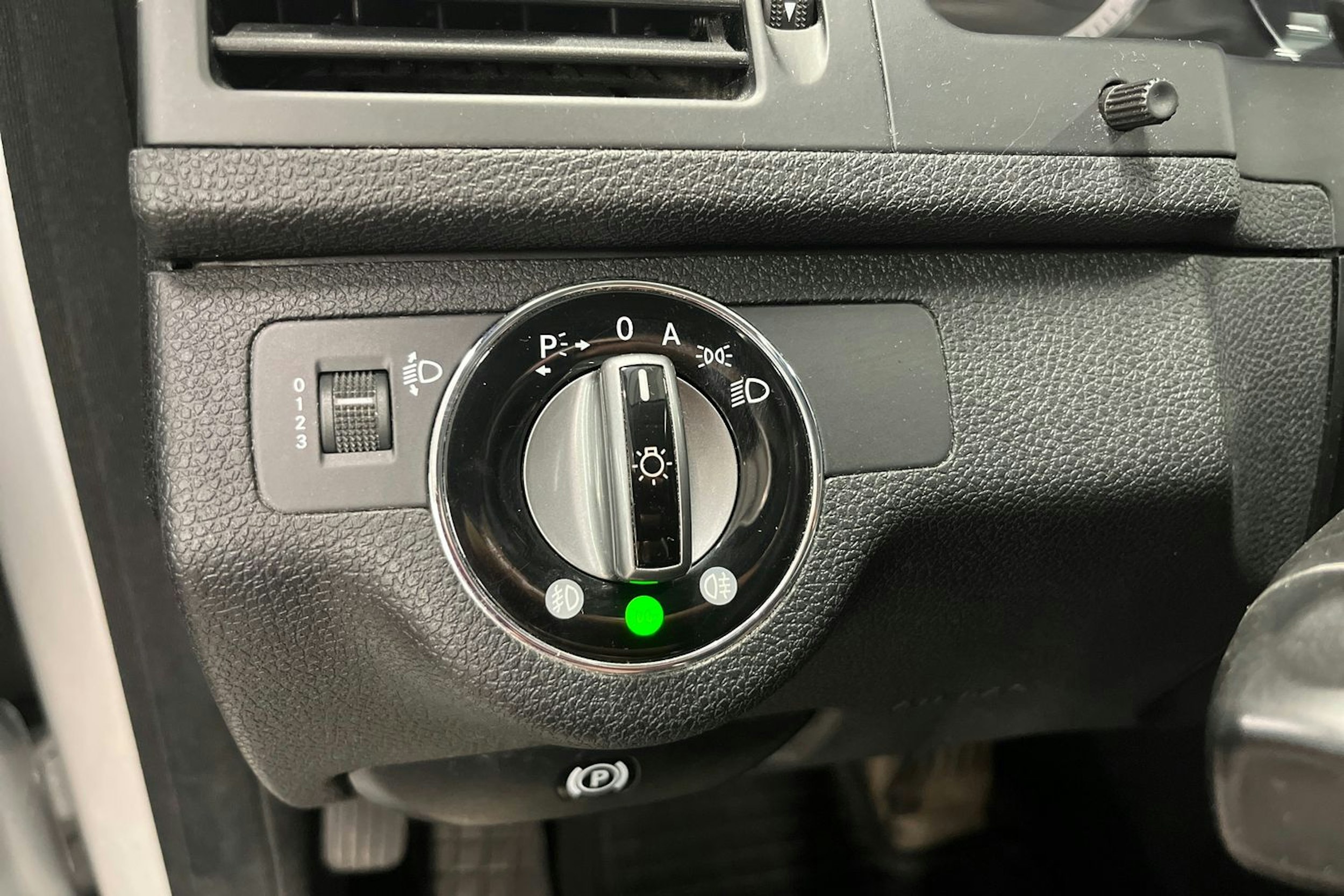 Harmaa Mercedes-Benz C 2009 kuva 24.