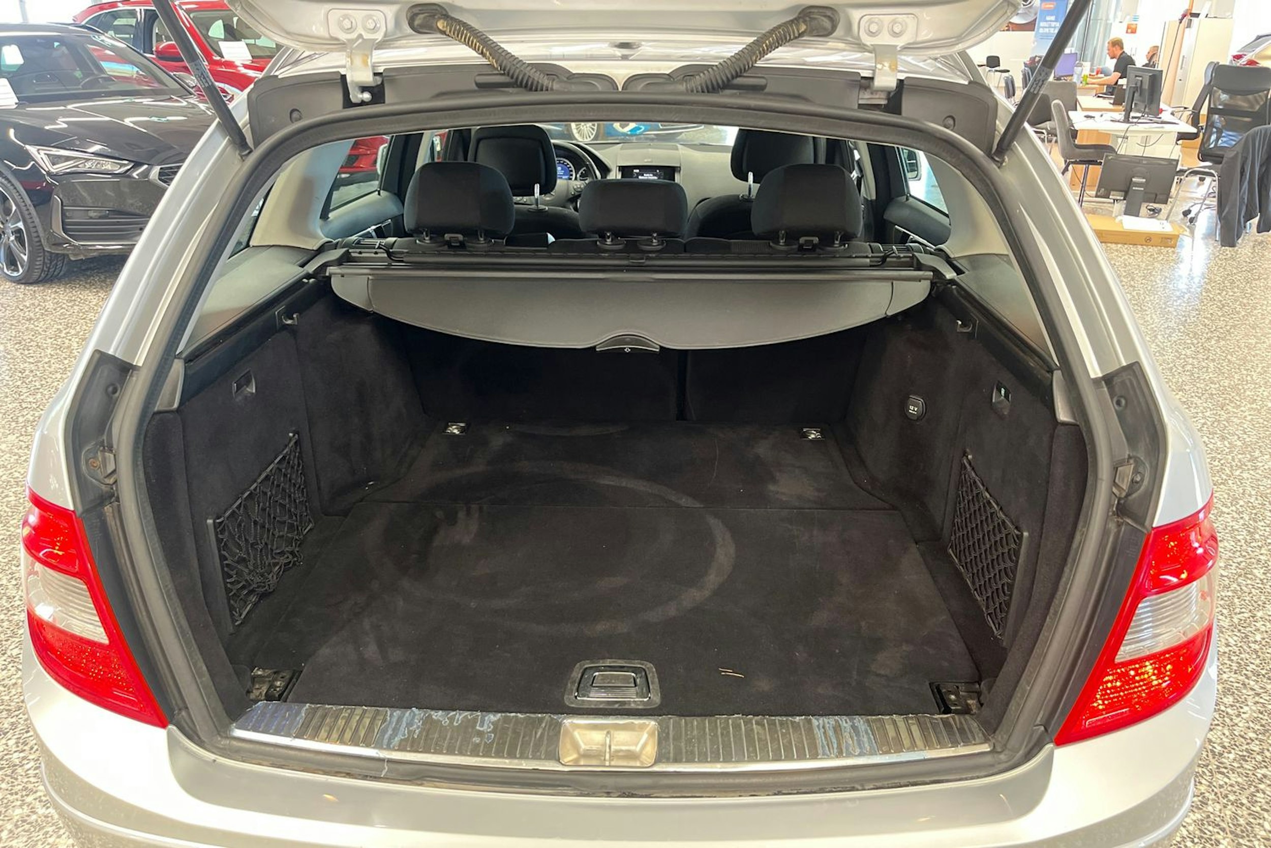 Harmaa Mercedes-Benz C 2009 kuva 26.