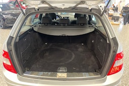 Harmaa Mercedes-Benz C 2009 kuva 26.