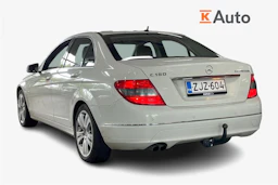Valkoinen Mercedes-Benz C 2009 kuva 2.