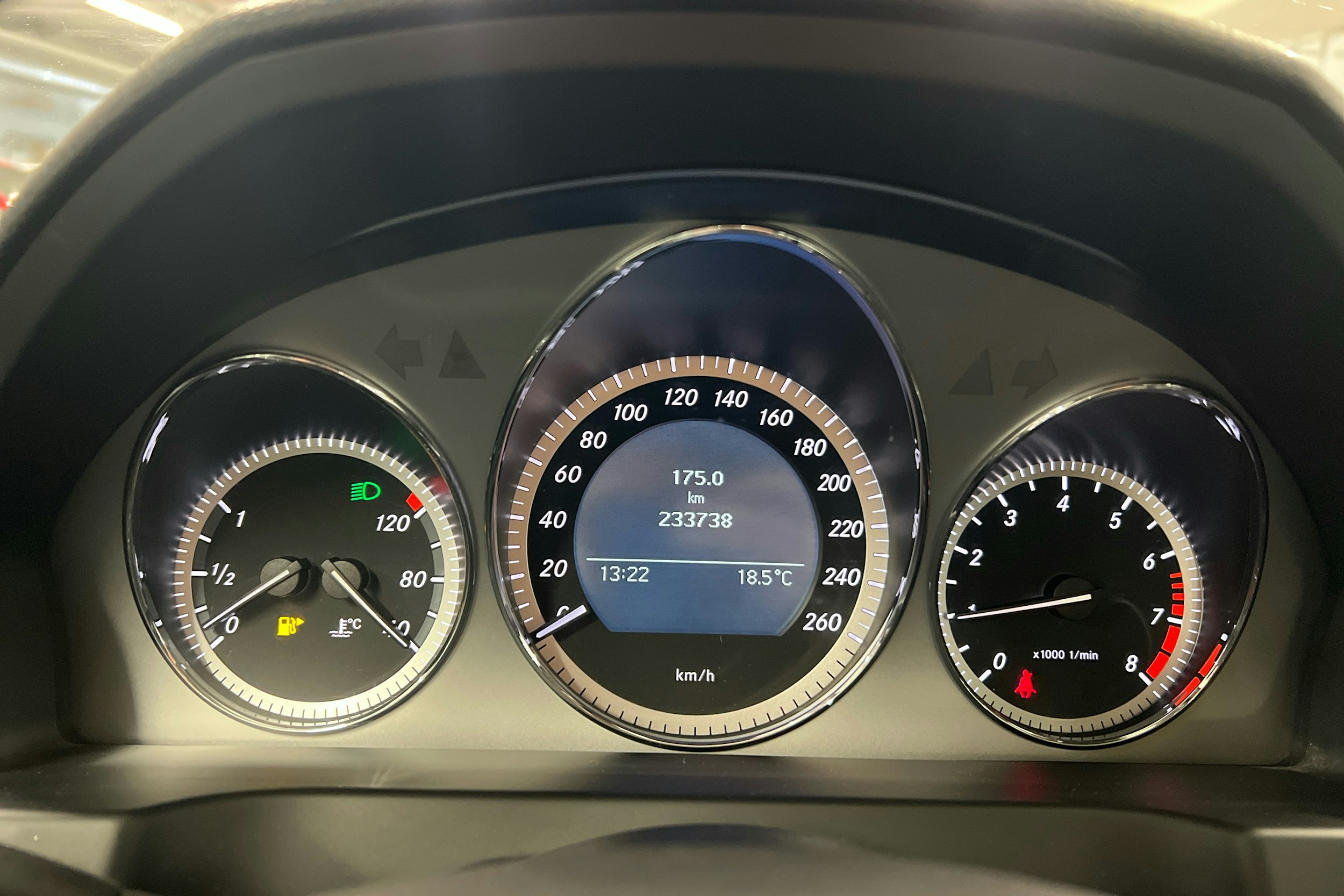 Valkoinen Mercedes-Benz C 2010 kuva 13.