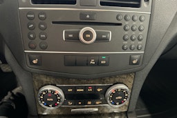 Valkoinen Mercedes-Benz C 2010 kuva 17.