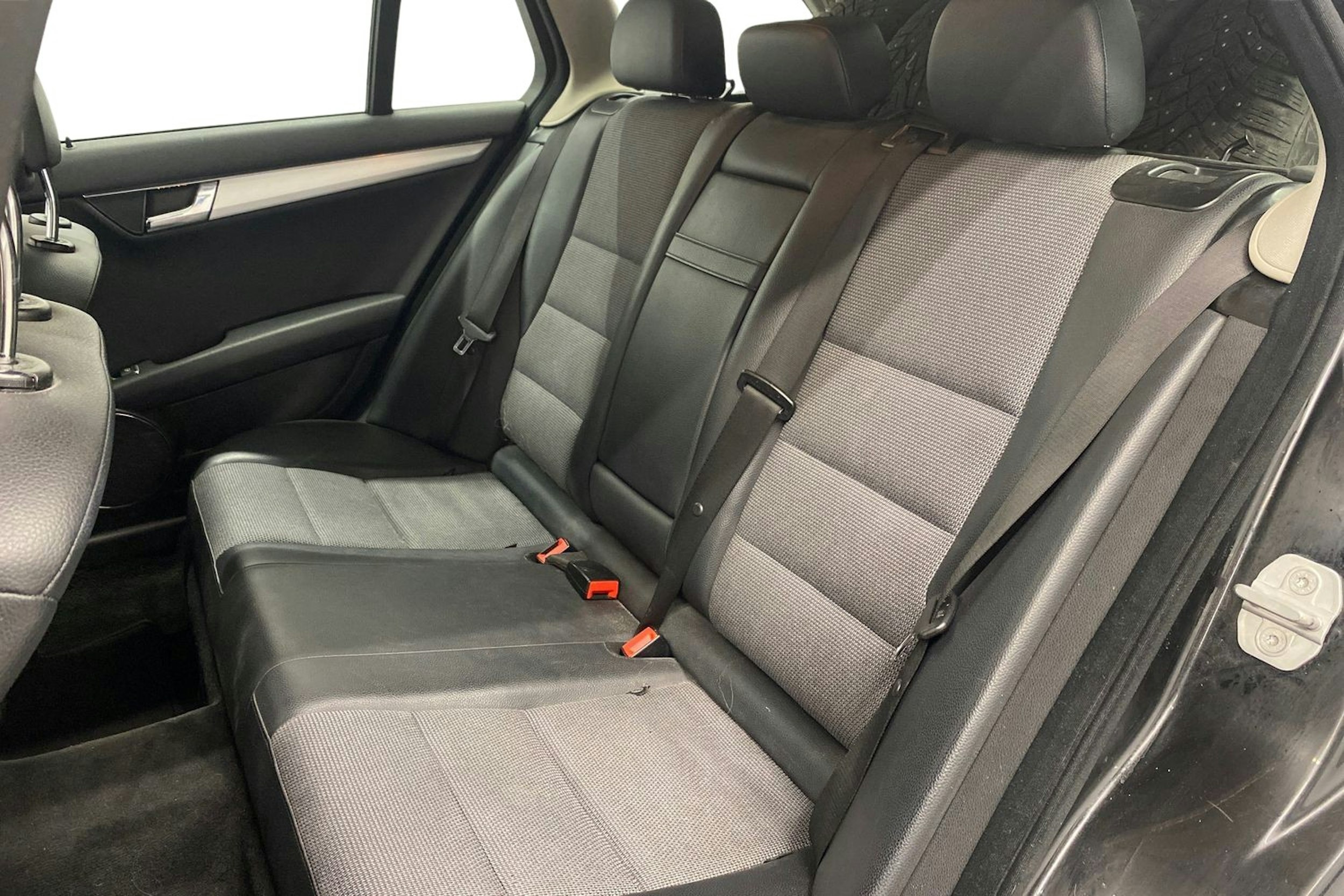 musta Mercedes-Benz C 2010 kuva 8.