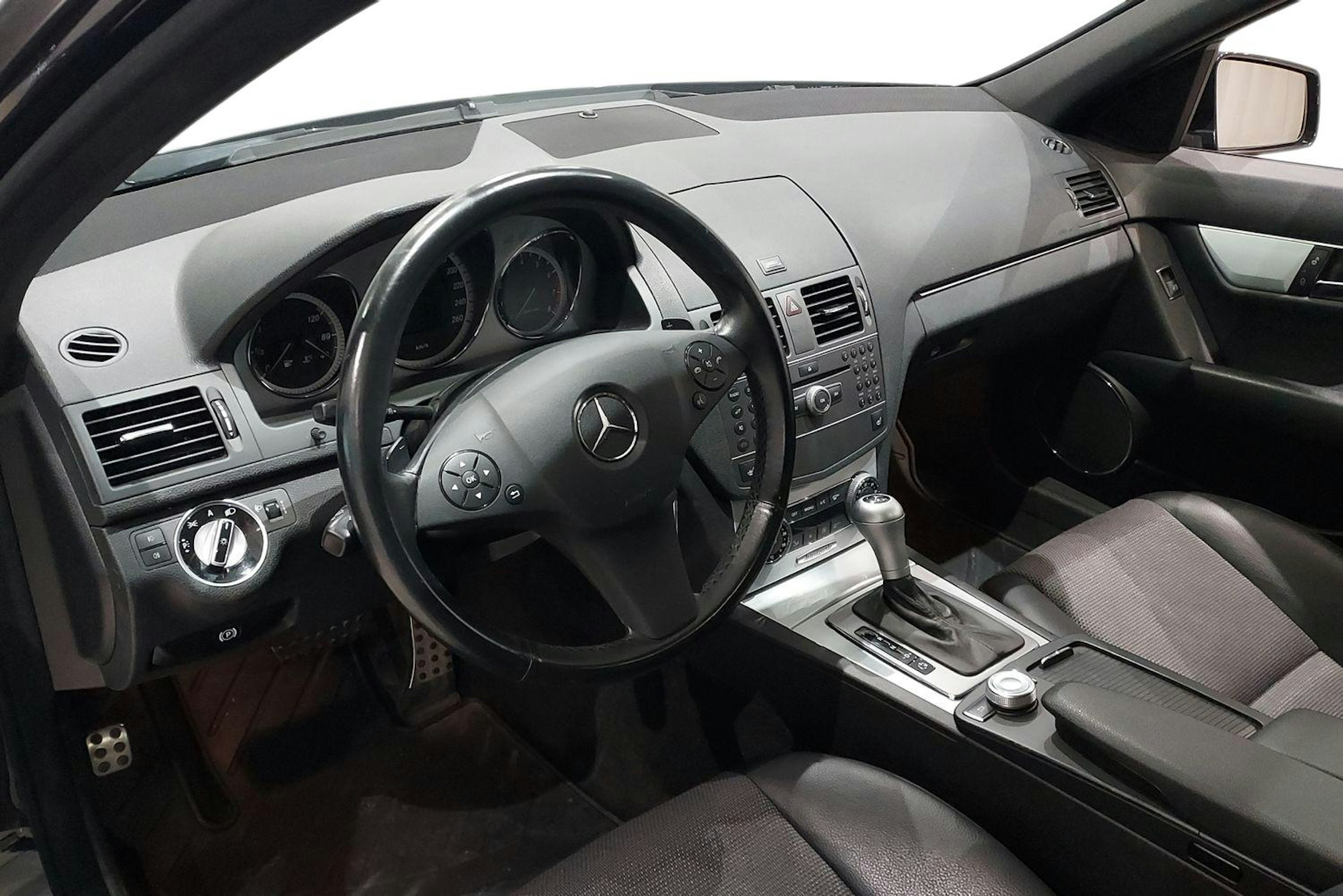 musta Mercedes-Benz C 2010 kuva 7.