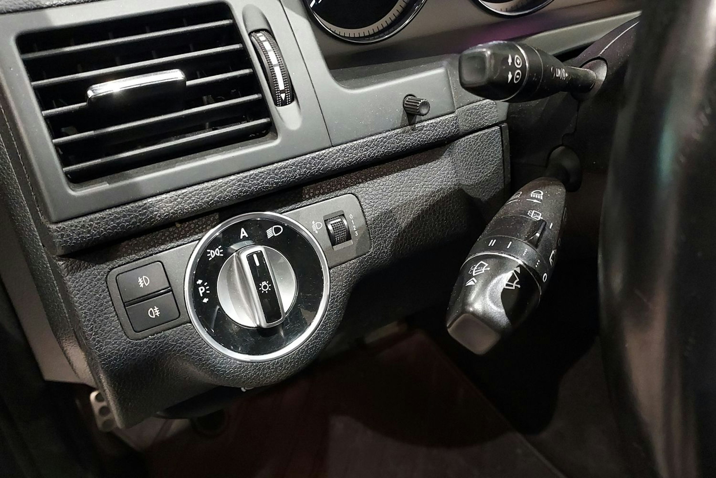 musta Mercedes-Benz C 2010 kuva 16.